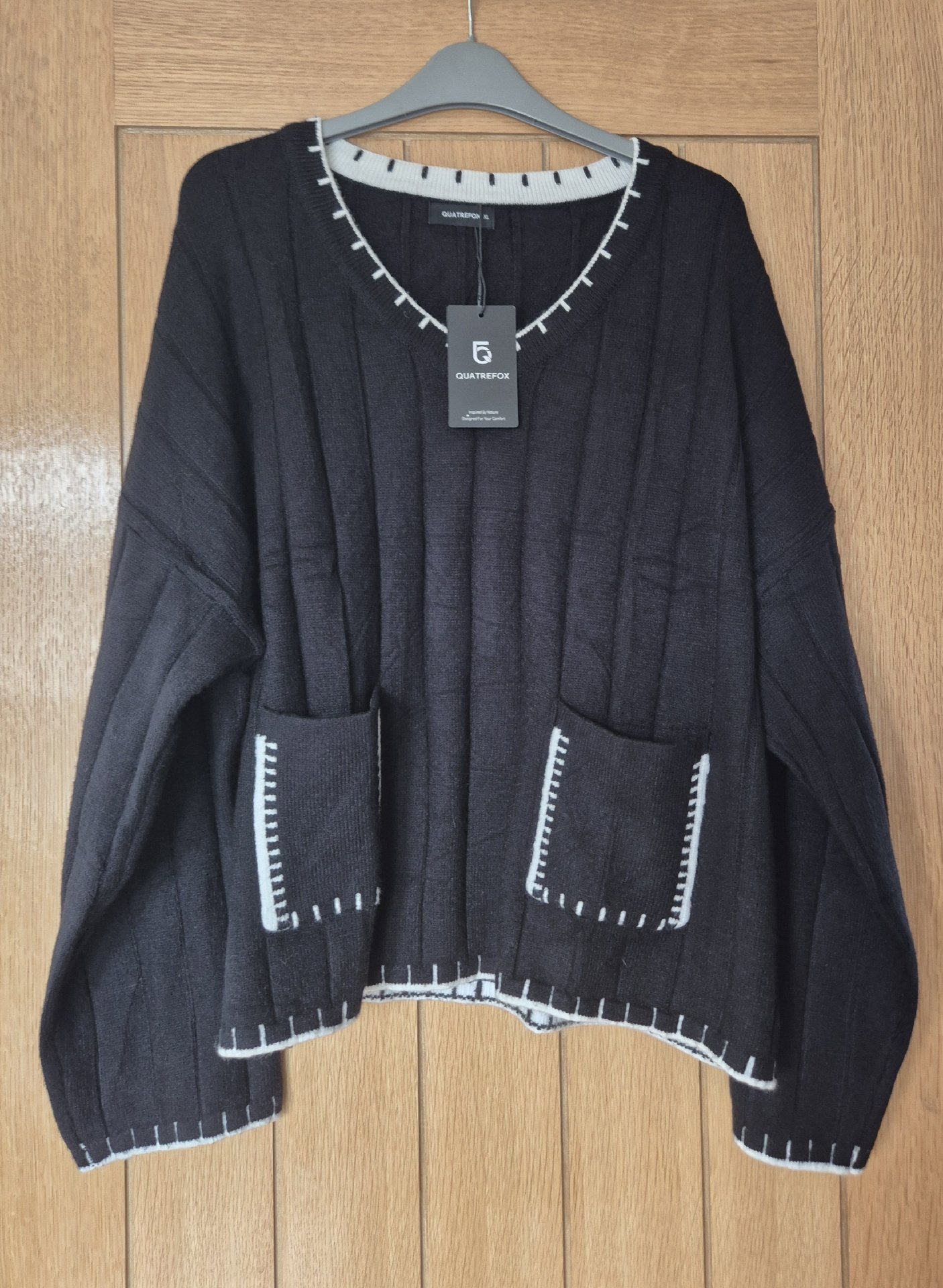 Quatrefox Black Knit Cardigan with Contrast Stitching – Size M, Quatrefox, M, New condition — preloved on SilentSale®