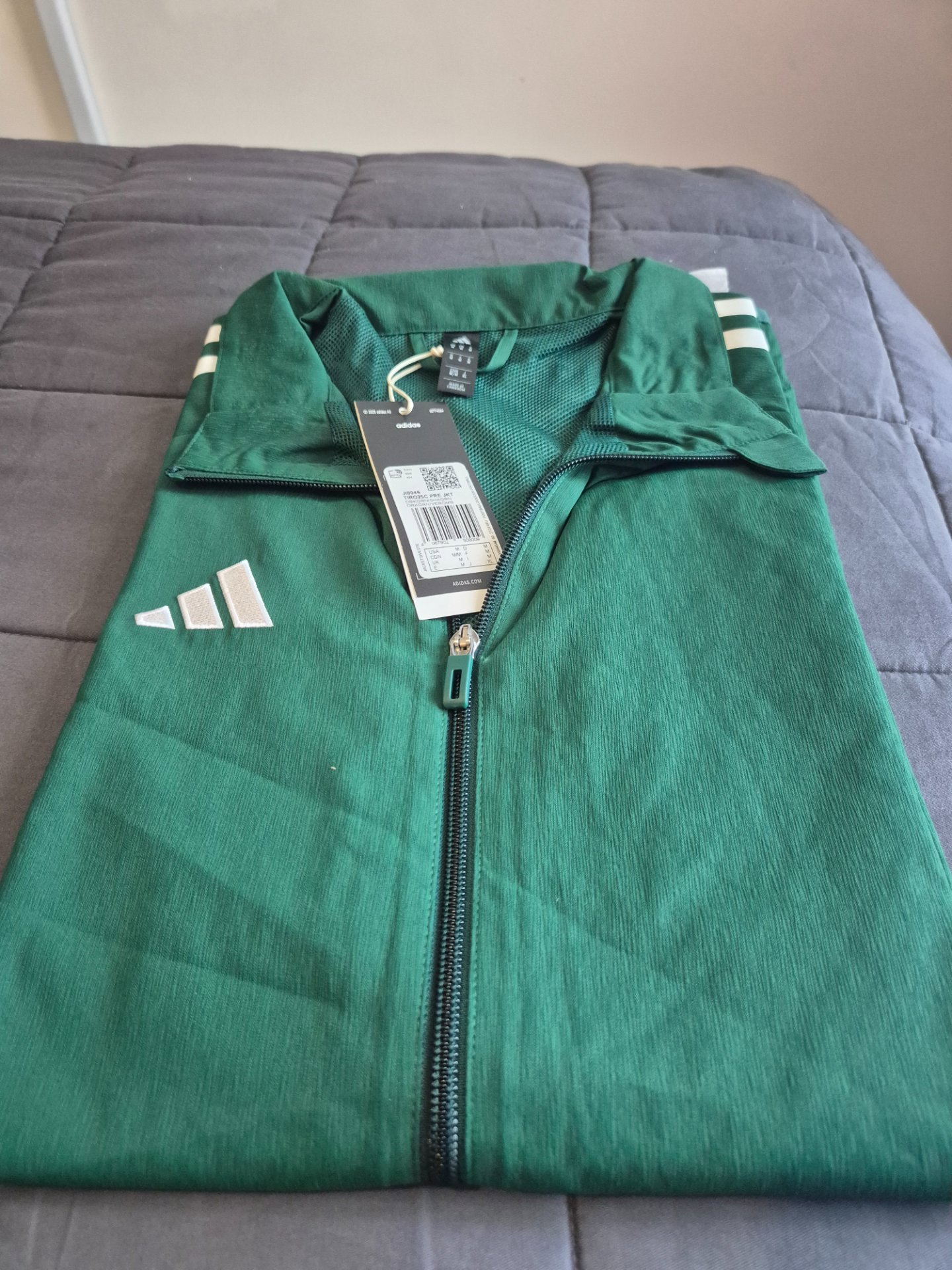 Adidas Green Lightweight Track Jacket – UK M, Adidas, M, New condition — preloved on SilentSale®