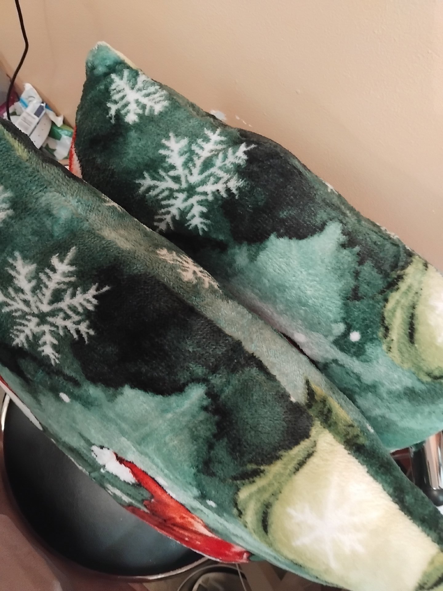 Christmas Grinch Soft Plush Cushions Set of 2, cotton king, Medium, New condition — preloved on SilentSale®