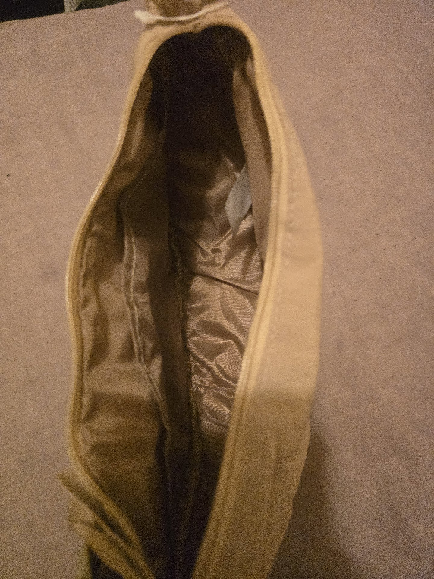 Crossbody Shoulder Bag, sangria, One Size, New condition — preloved on SilentSale®