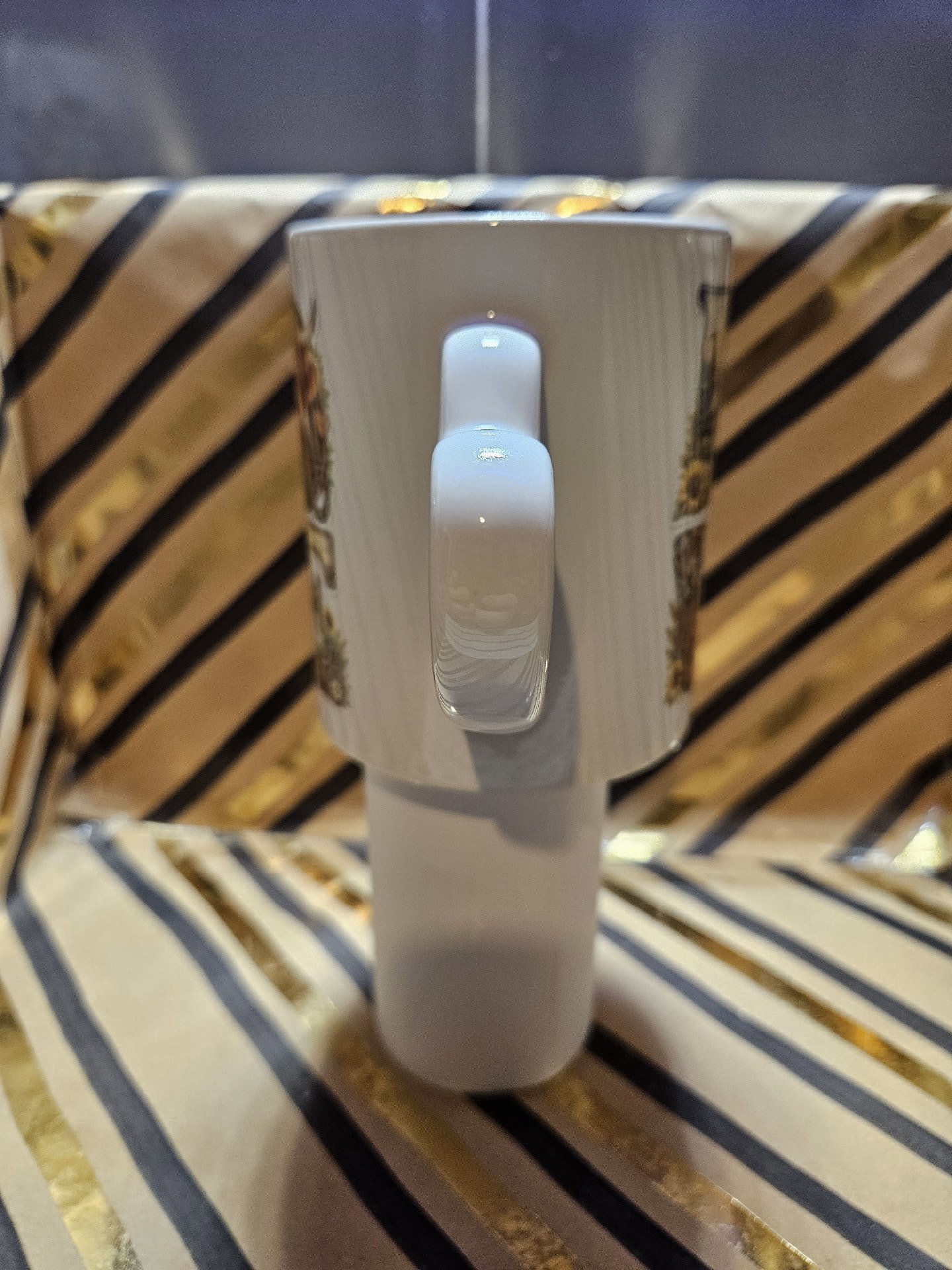 Love Heart Handle Ceramic Mug with Highland Cow Design, Unbranded, One Size, New condition — preloved on SilentSale®
