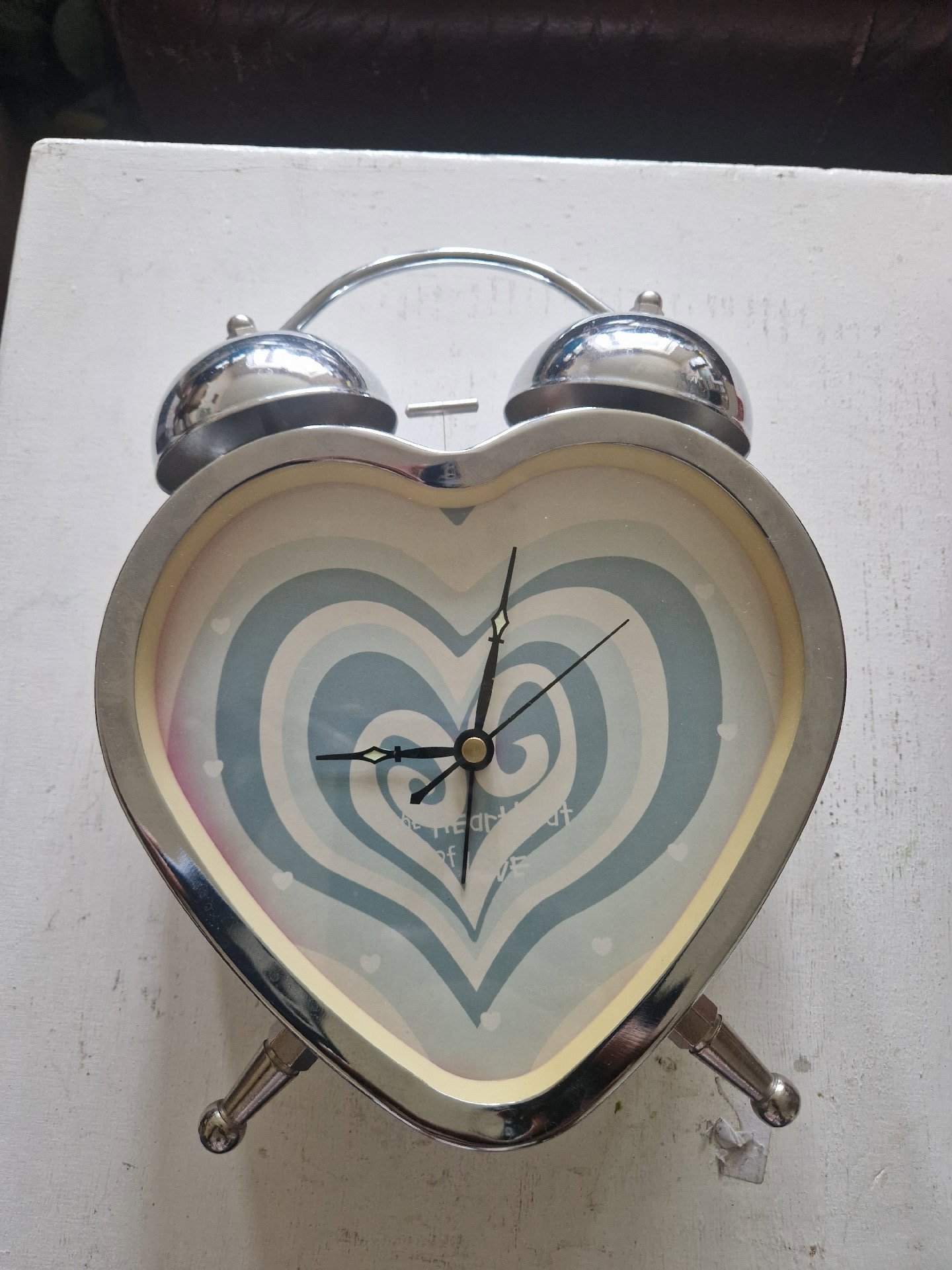 Heart-shaped twin-bell alarm clock with concentric heart design, Unbranded, Medium, Excellent condition — preloved on SilentSale®