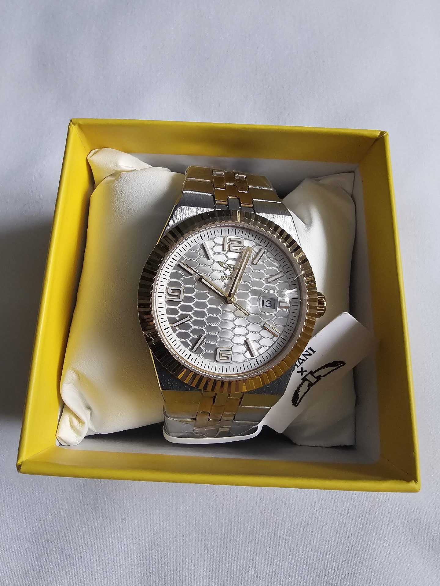 Invicta Silver and Gold Tone 40mm  Men's Wristwatch, Invicta, 40mm, Excellent condition — preloved on SilentSale®