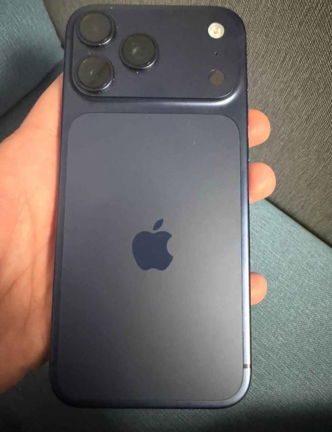 Apple I Phone 17 Pro Max 2TB Blue Smartphone , Apple, 2TB, Like New condition — preloved on SilentSale®