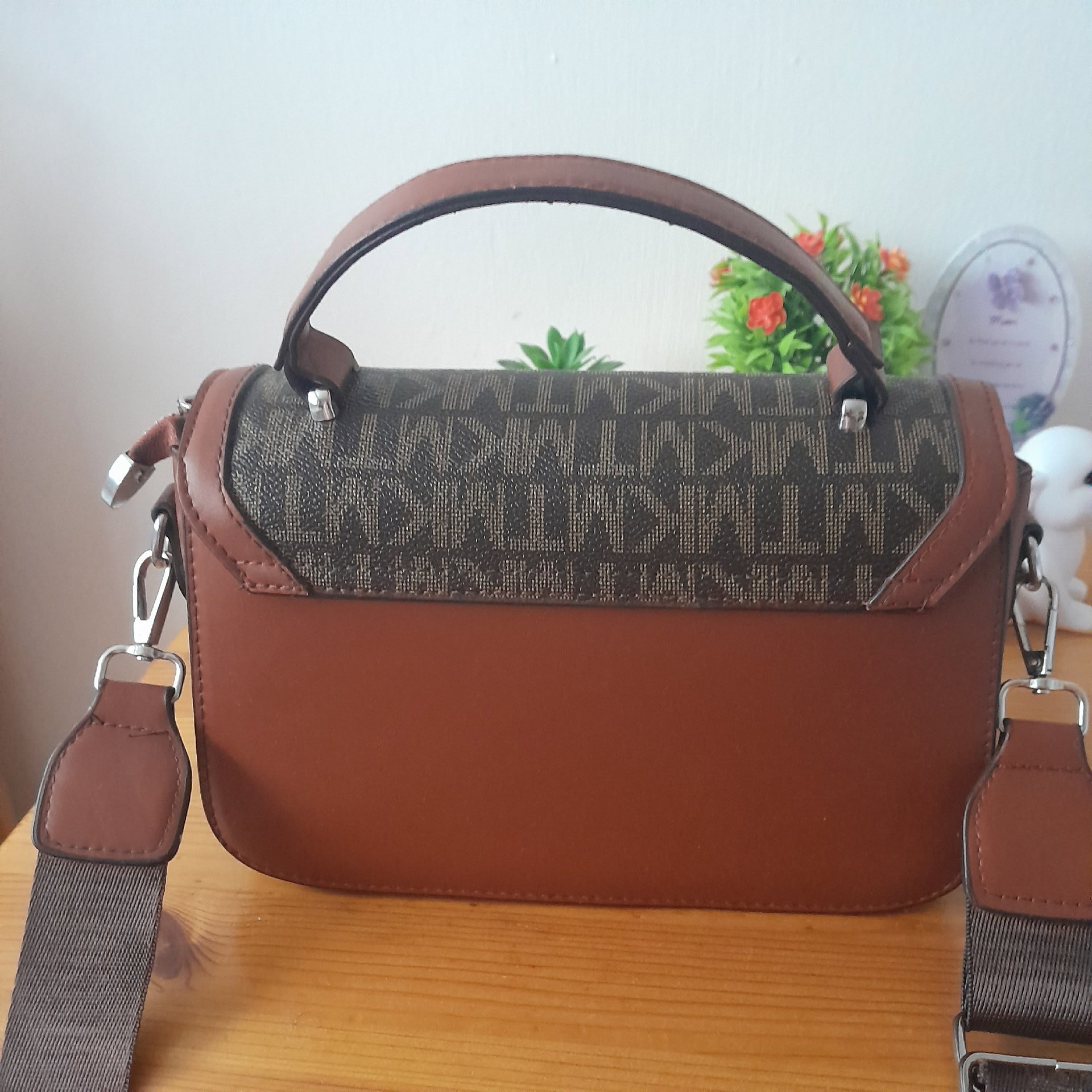 Ladies handbag , Ladies, Small, Excellent condition — preloved on SilentSale®
