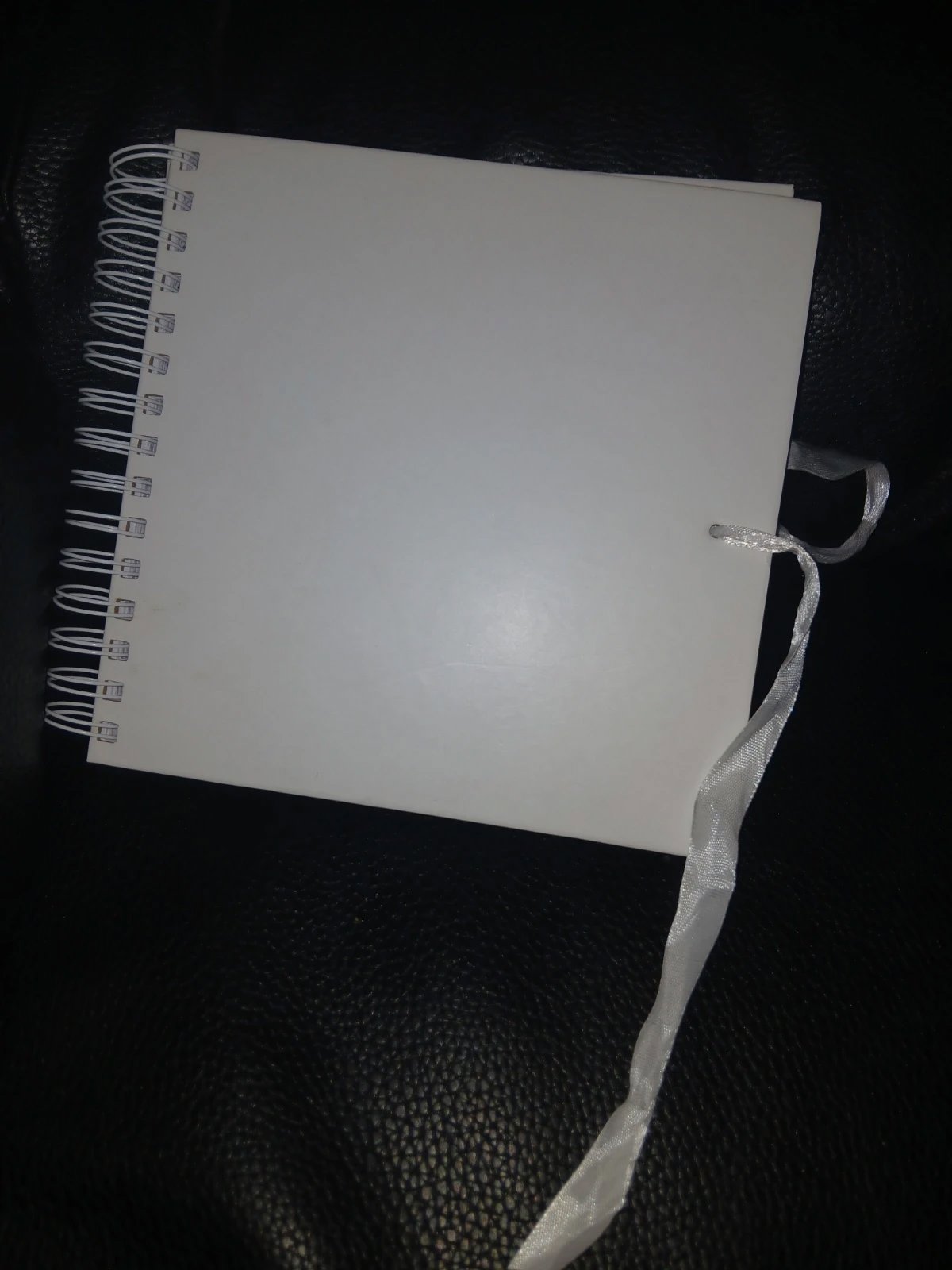 Square sketch book, Unbranded, One Size, Excellent condition — preloved on SilentSale®