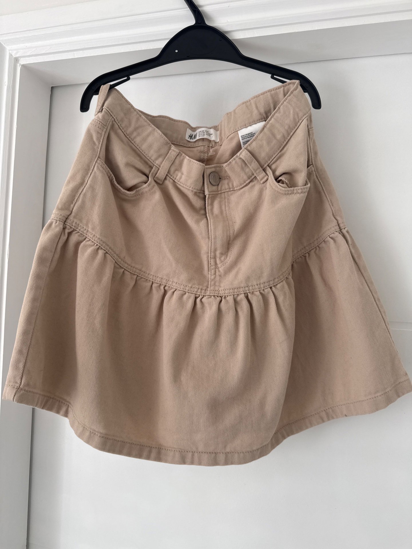 H&M Beige skirt – UK 9-10Y, H&M, 10 years, Excellent condition — preloved on SilentSale®