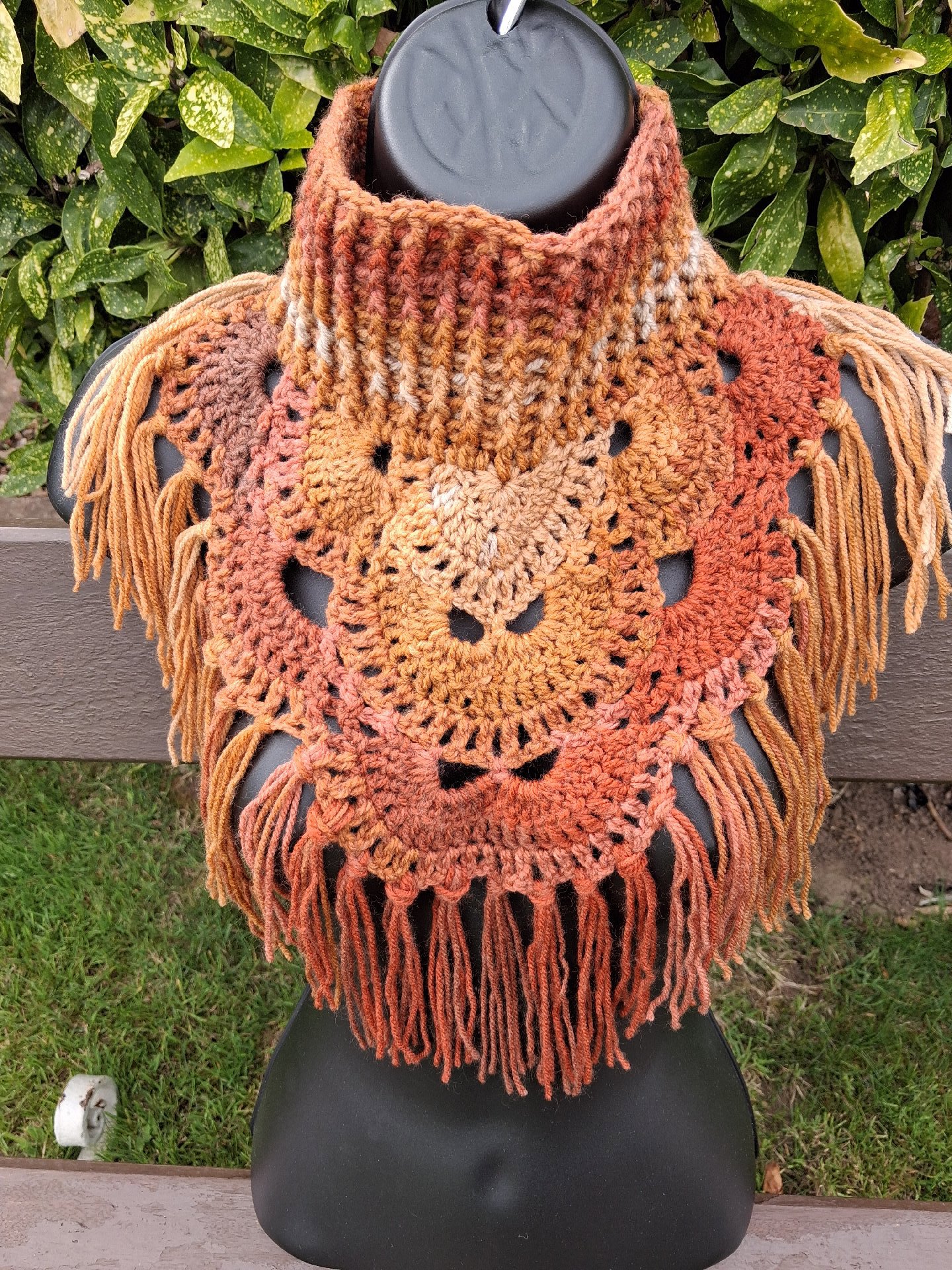 Hand crocheted neck warmer , Handmade, One Size, New condition — preloved on SilentSale®
