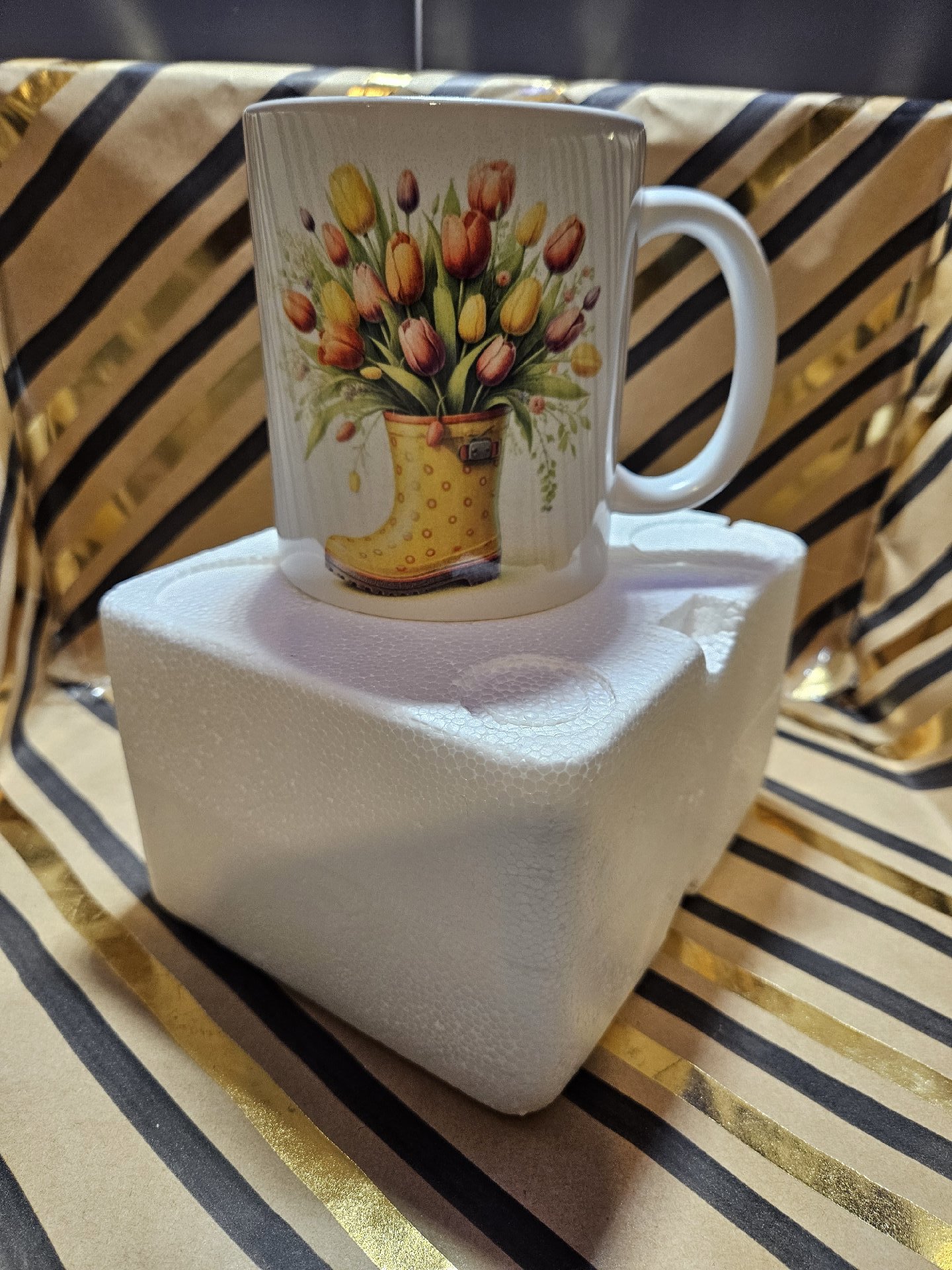 Ceramic Mug with Tulip Boot Design, Unbranded, One Size, New condition — preloved on SilentSale®