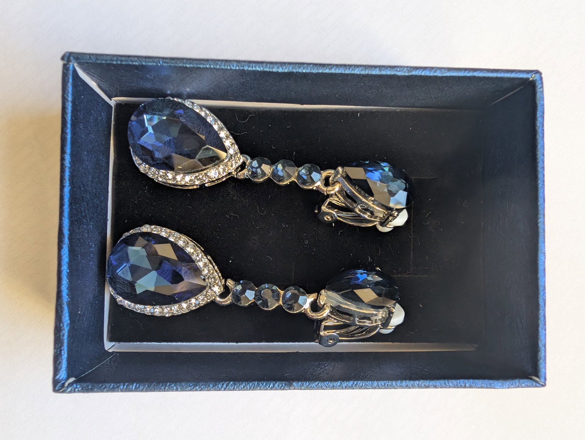 Brilove love wedding bridal clip-on earrings – blue crystal teardrop figure, Unbranded, One Size, Excellent condition — preloved on SilentSale®