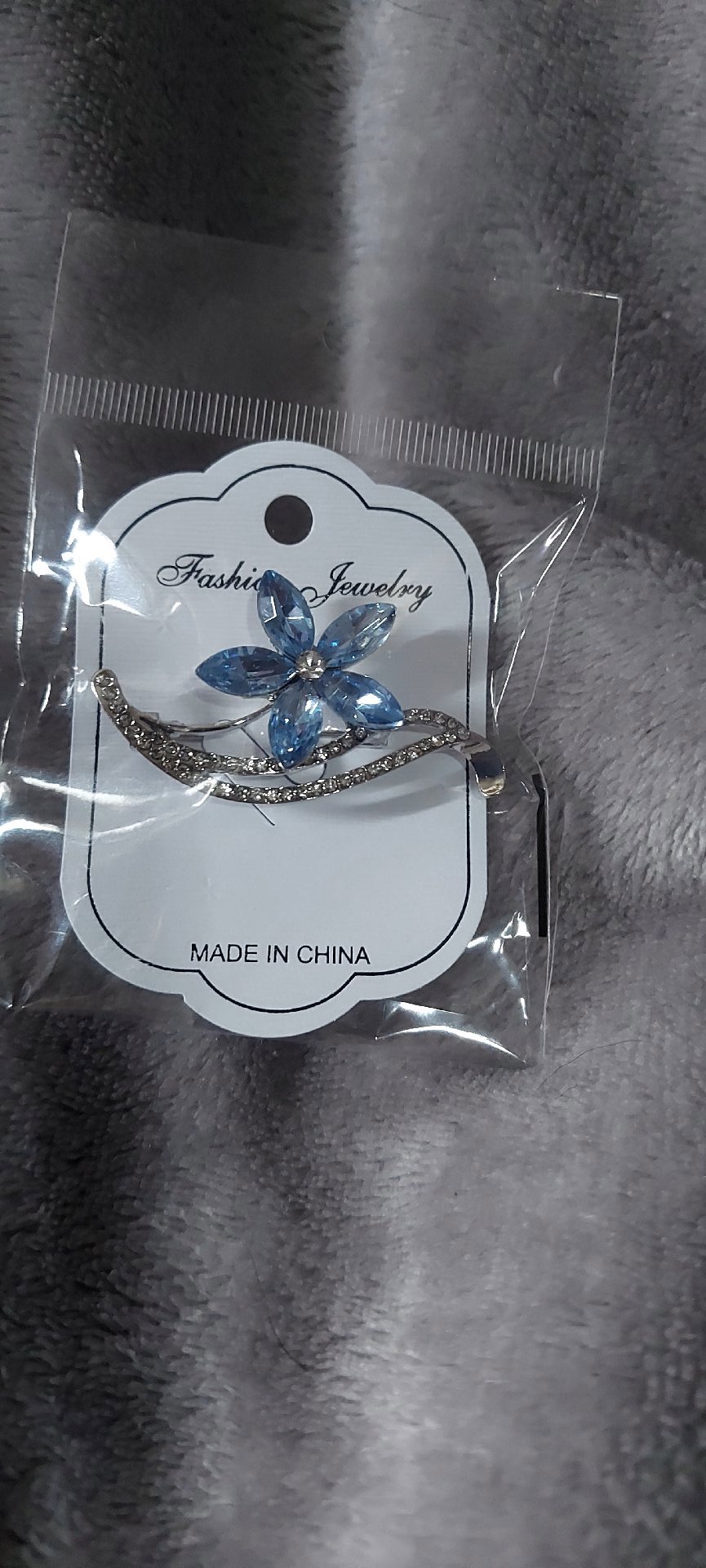 Blue Crystal Flower and Gold Tone Brooches Set, Gold Tone, One Size, New condition — preloved on SilentSale®