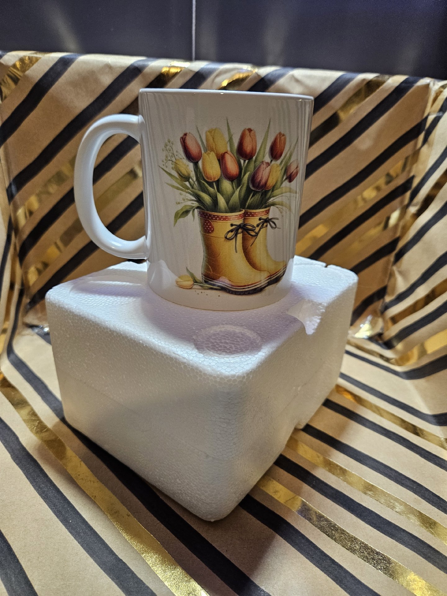 Ceramic Mug with Tulip Boot Design, Unbranded, One Size, New condition — preloved on SilentSale®