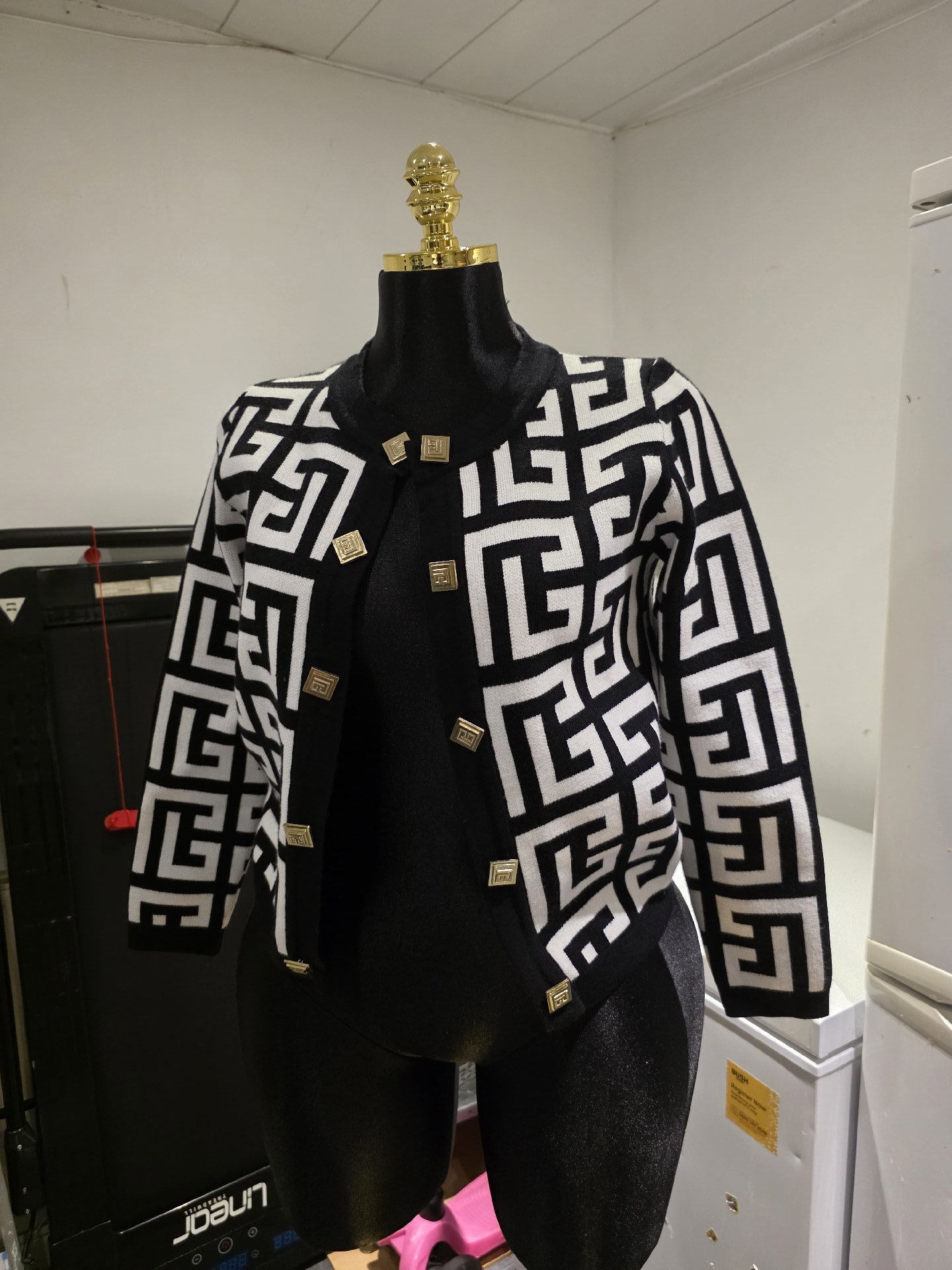 Black and White Geometric Patterned Cardigan with Gold Buttons, Unbranded, 8, New condition — preloved on SilentSale®