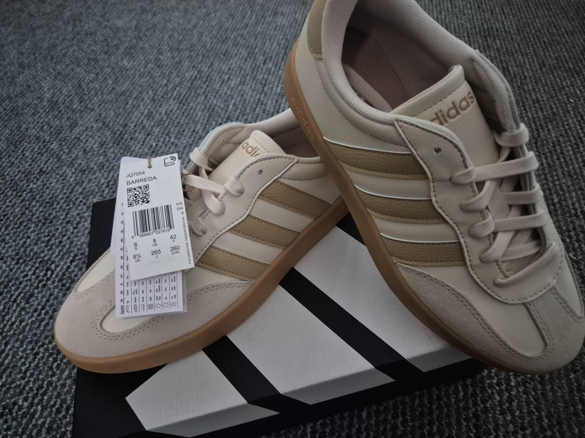 Adidas White Trainers with Gum Sole – UK 8, Adidas, 8, New condition — preloved on SilentSale®