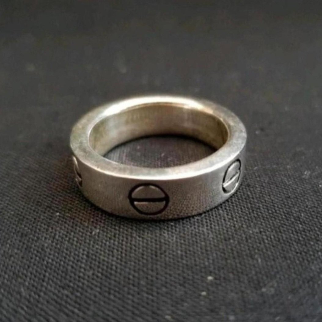 Solid 925 sterling silver ring with screw pattern. Size V, sterling silver, V, New condition — preloved on SilentSale®