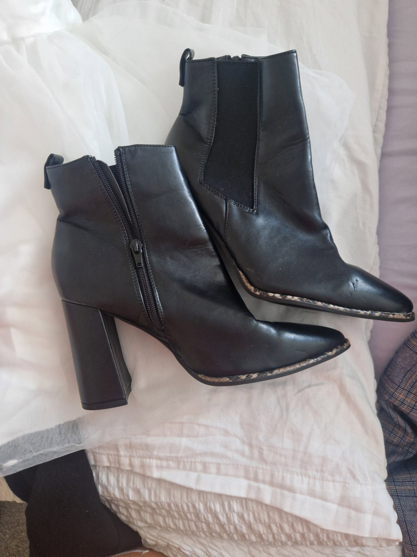 Ankle boots , Dorothy Perkins, 6, Like New condition — preloved on SilentSale®