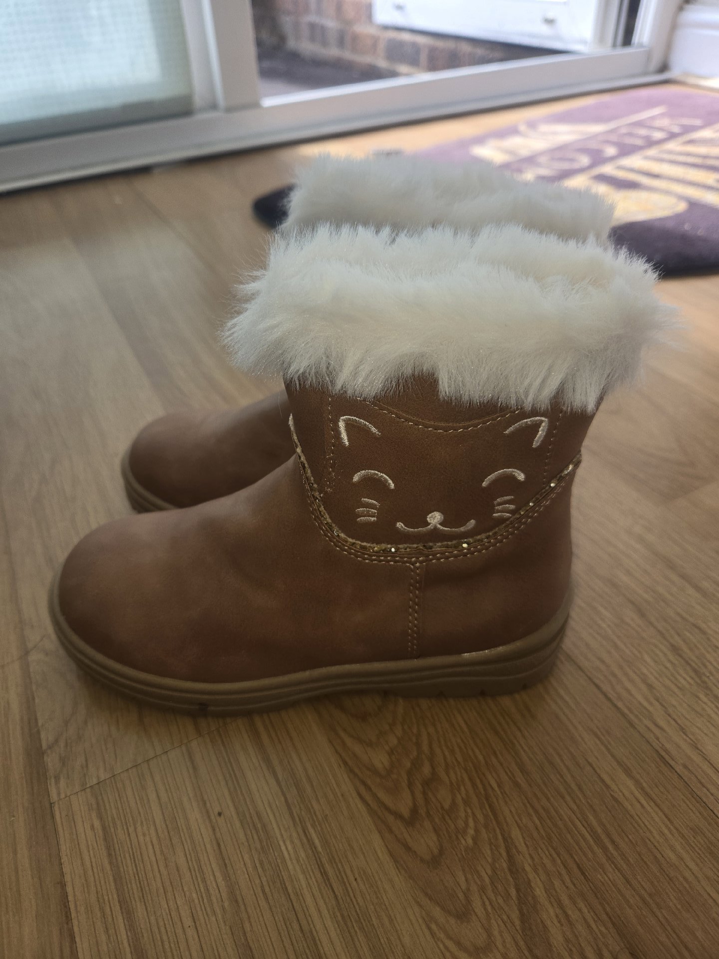 Brown Faux Fur Lined Kids Winter Boots with Cat Face Detail, Unbranded, UK 29, Excellent condition — preloved on SilentSale®