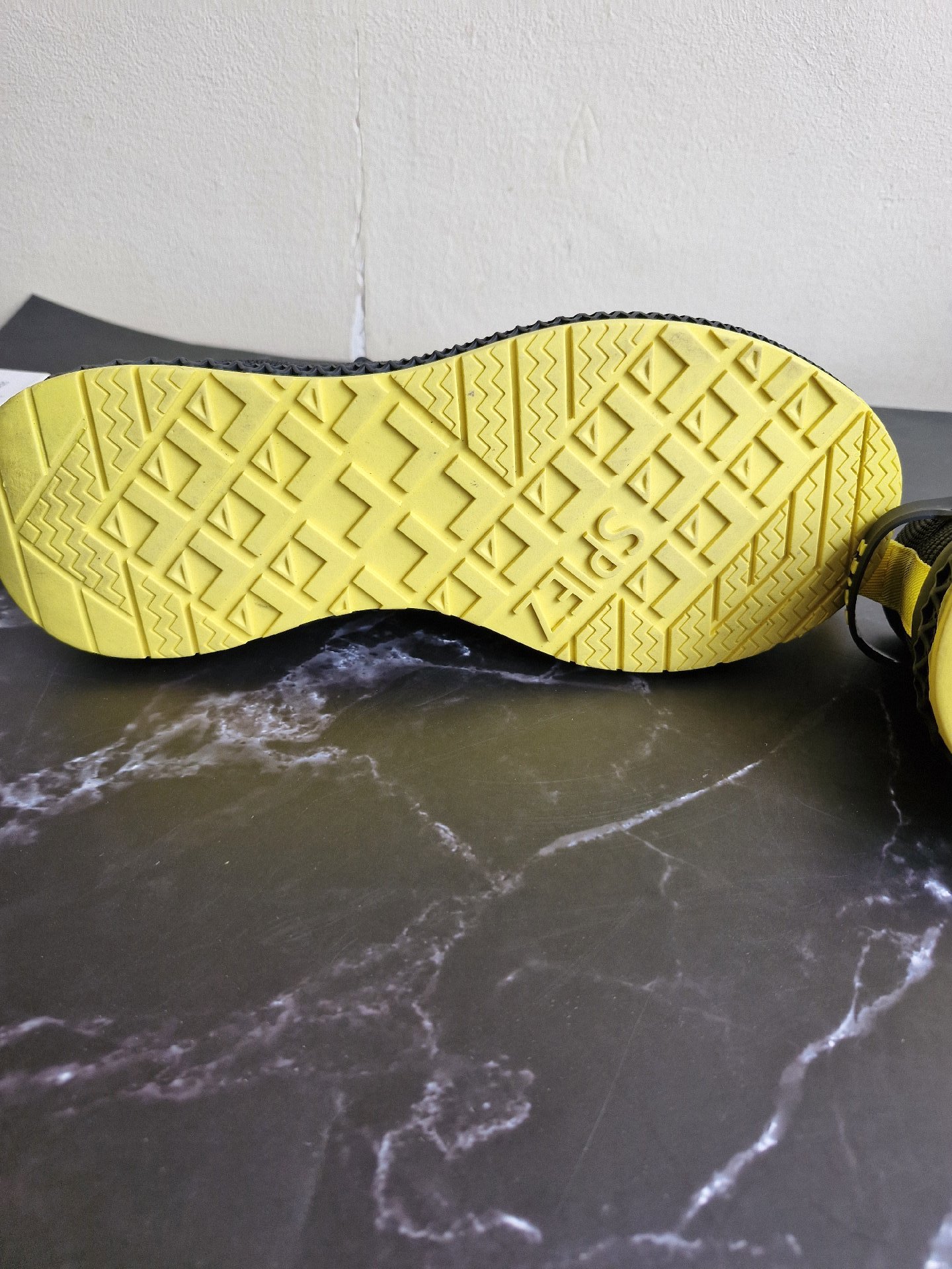 Spiez Black and Yellow Trainerssafety boots with steel toe cap  – UK 5.5, Spiez, 5.5, New condition — preloved on SilentSale®