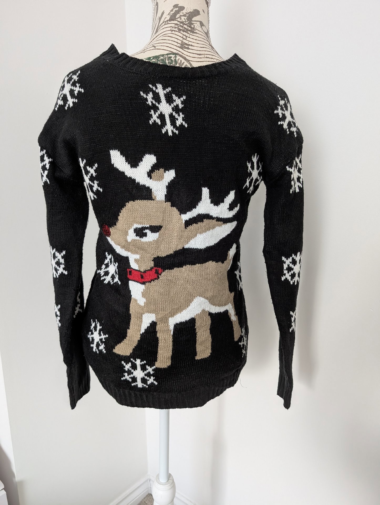 No Boundaries Black Christmas Reindeer Jumper – Large (11-13), No Boundaries, Large (11-13), Excellent condition — preloved on SilentSale®