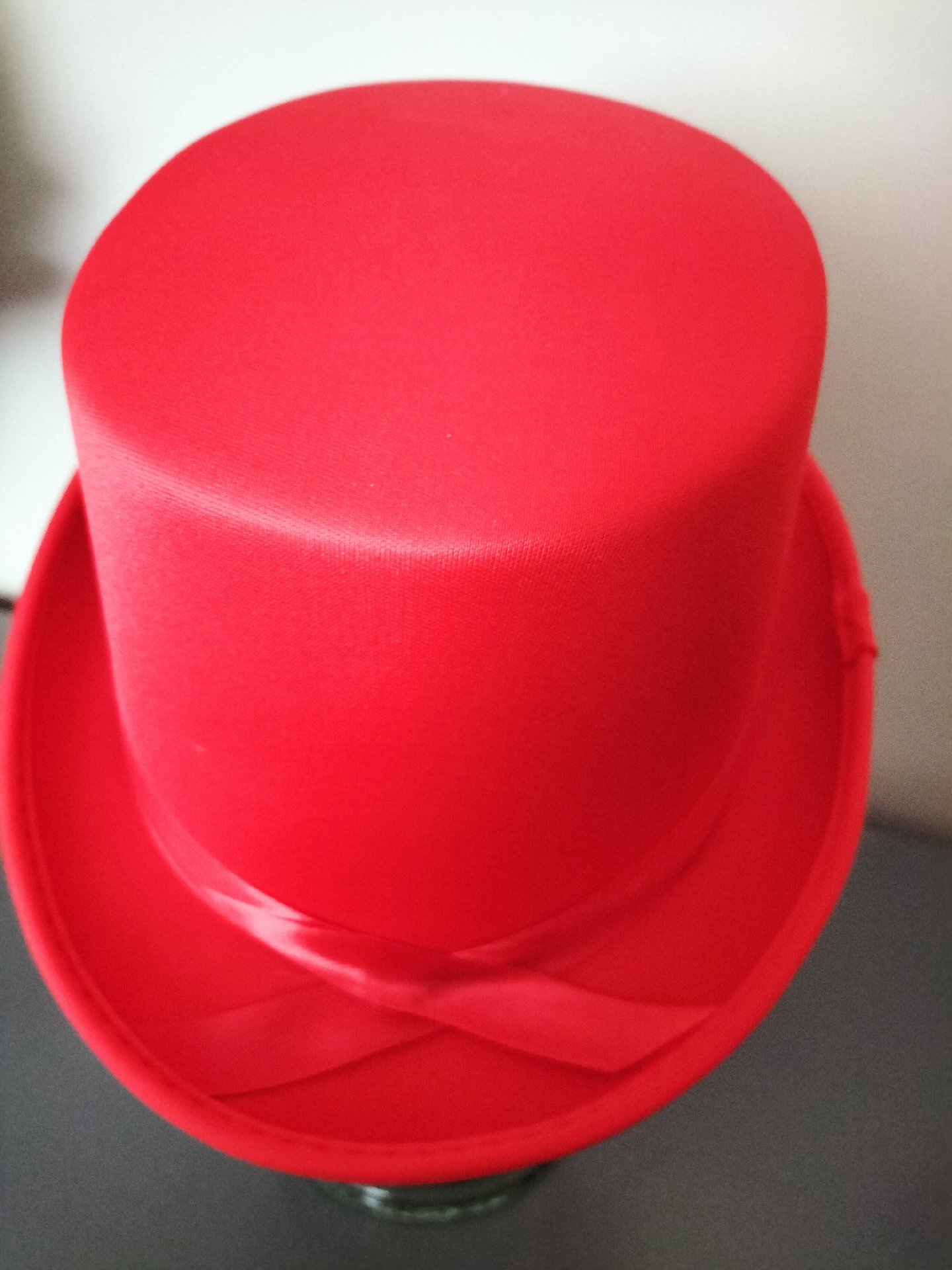 Red Top Hat, henbrant, L, New condition — preloved on SilentSale®