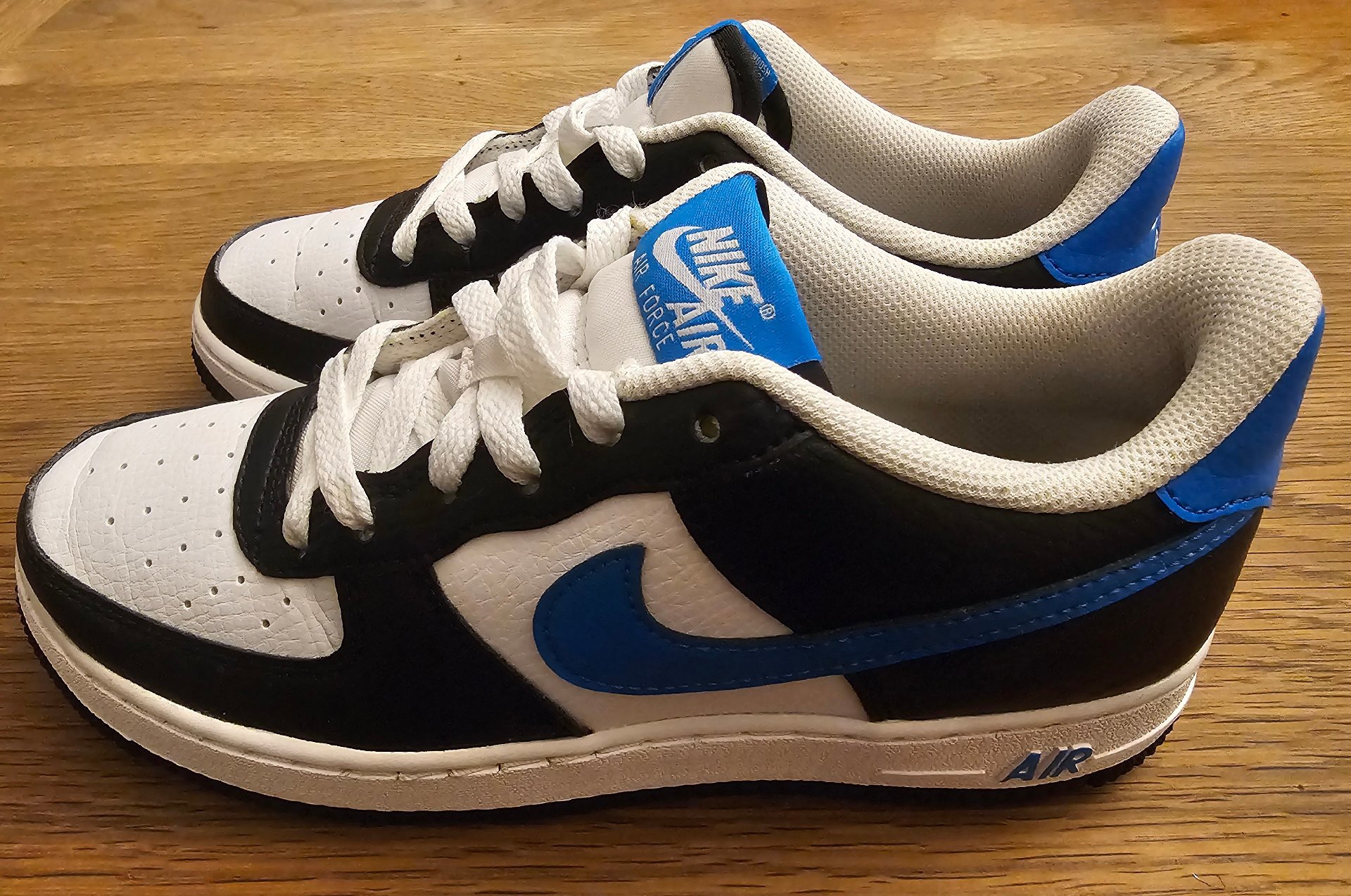Nike Air Force 1 Low White Black Light Photo Blue (GS) size UK 5, Nike, 5, Like New condition — preloved on SilentSale®