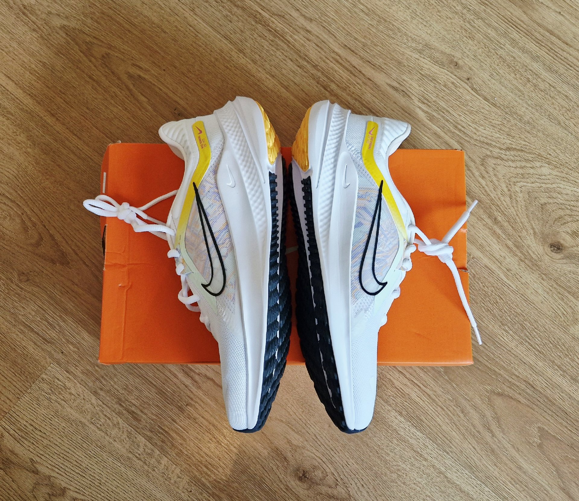 White Nike Women's Quest 5 PRM (Premium) Running Trainers New Size Uk 7.5 EU 42, Nike, 7.5, New condition — preloved on SilentSale®