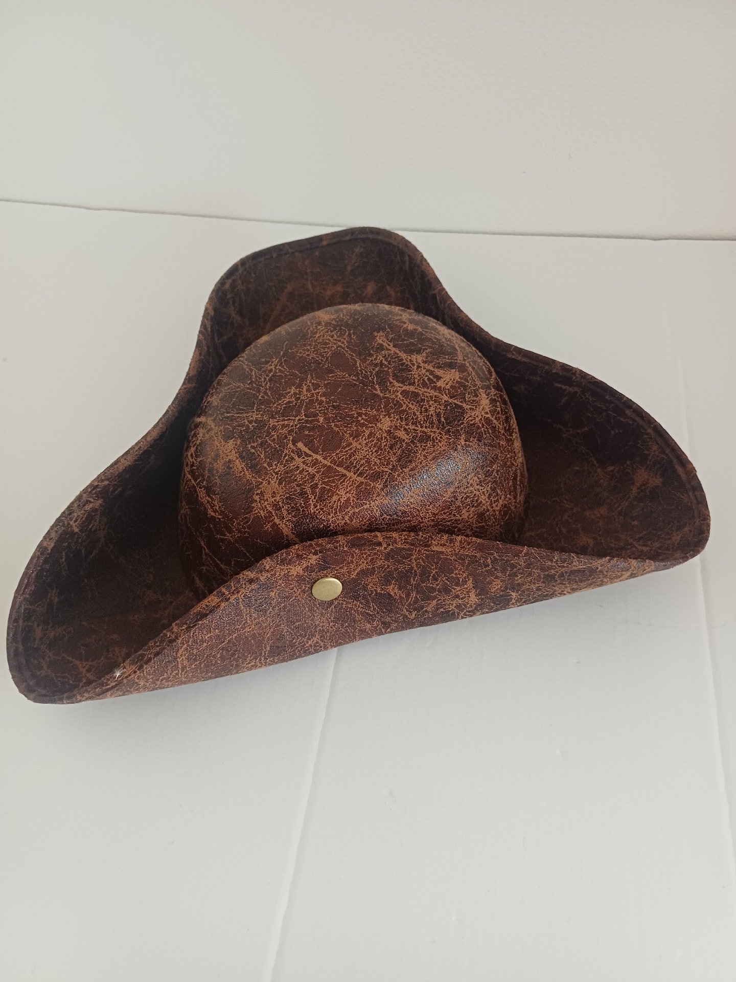 Brown Faux Leather Pirate Tricorn Hat, Unbranded, 56 cm, New condition — preloved on SilentSale®