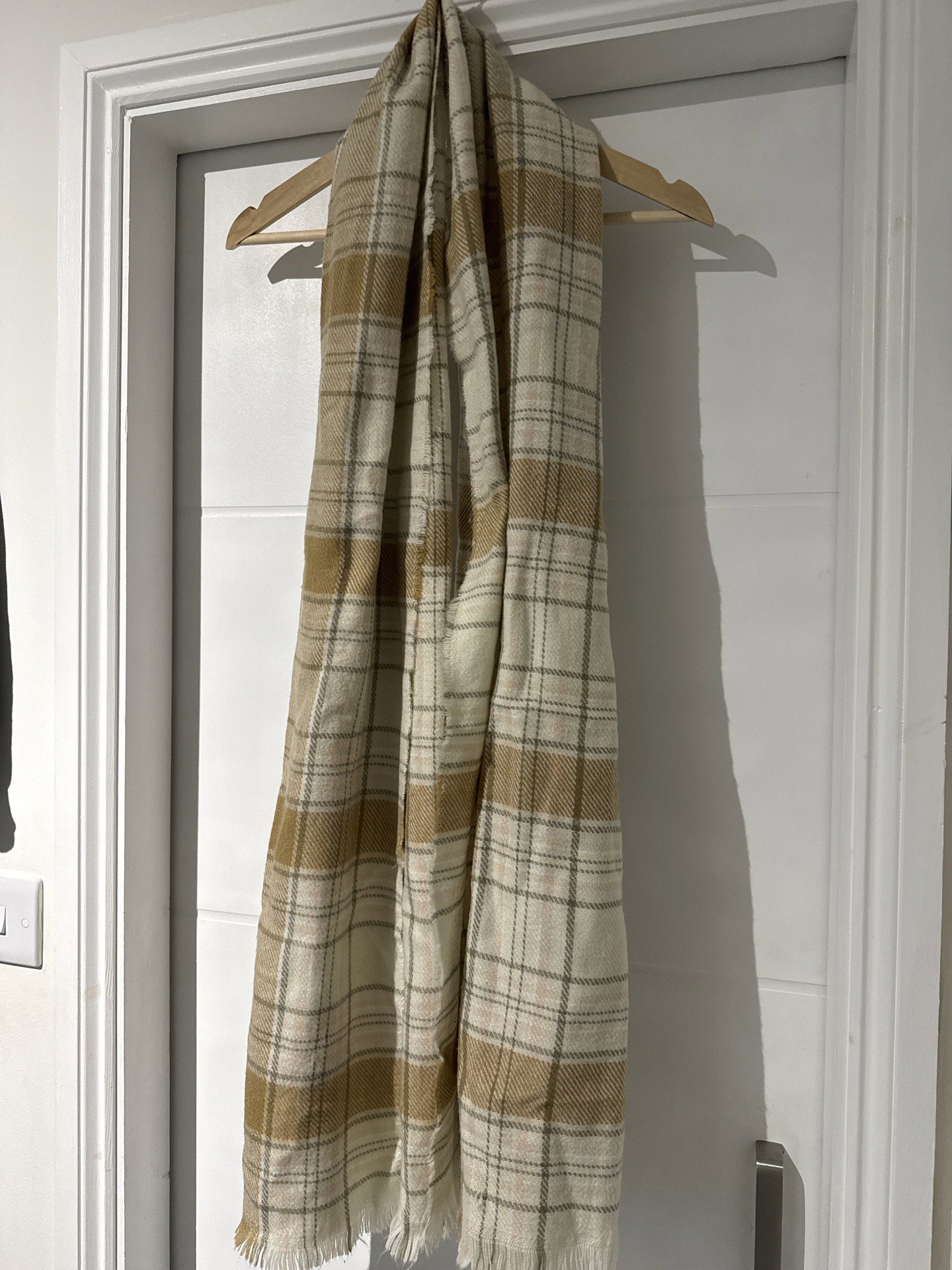 Beige and White Checked Scarf with Fringe, Unbranded, One Size, Excellent condition — preloved on SilentSale®