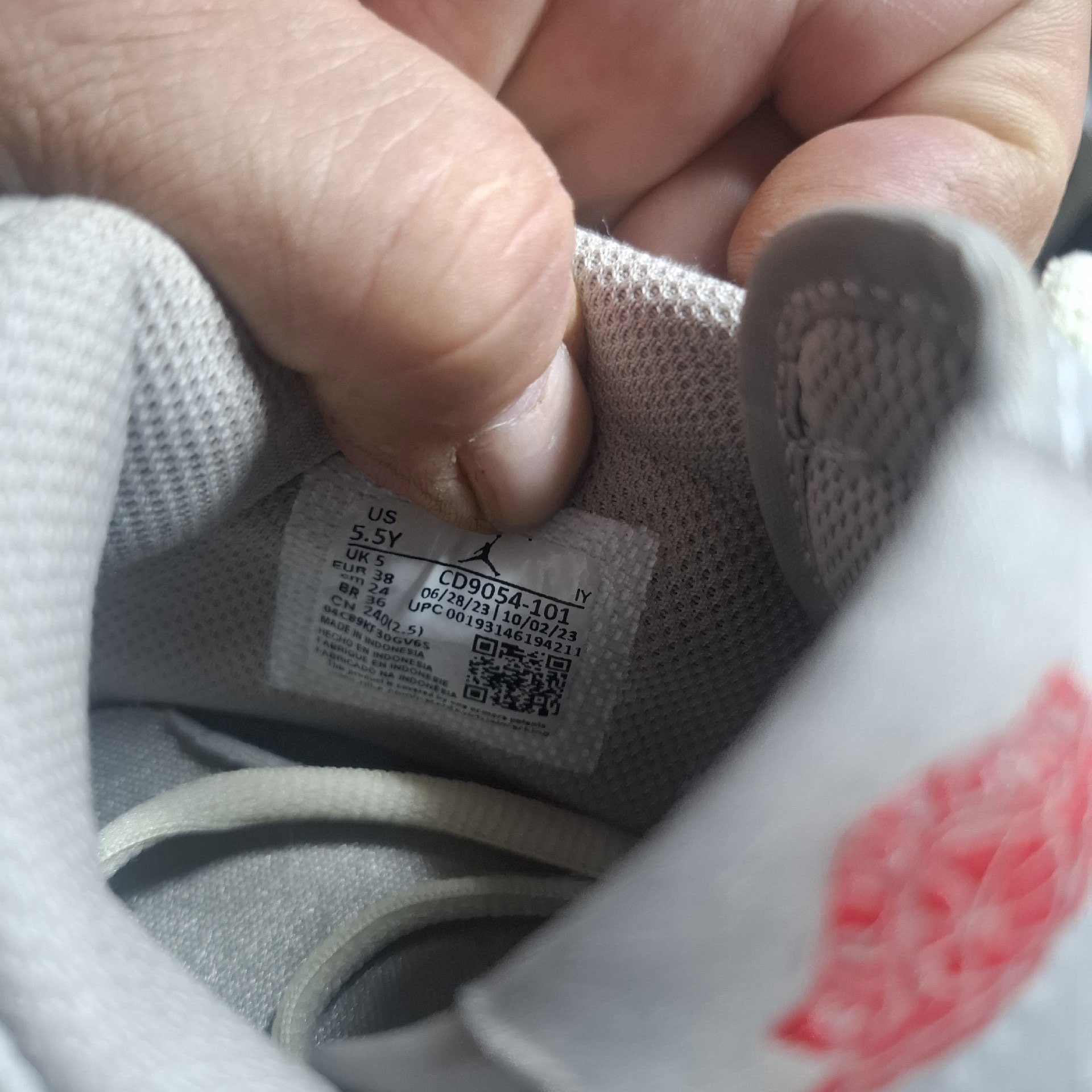 Air Jordan 3 Retro White Grey Black Trainers – UK 5, Nike, 5Y, Excellent condition — preloved on SilentSale®
