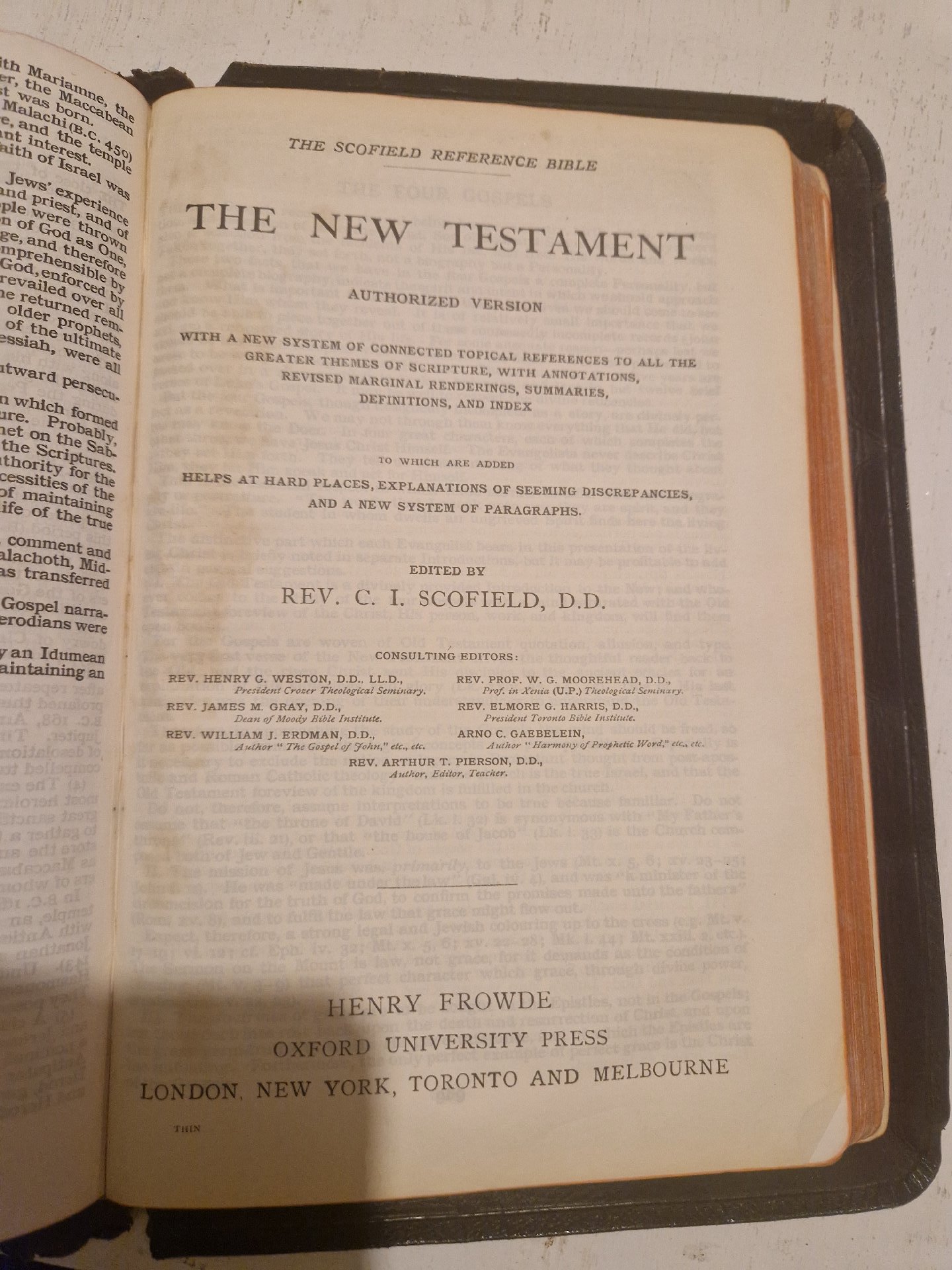 Scofield Reference Bible published by Oxford University Press, edited by Rev. C. I. Scofield, D.D., Oxford University Press, One Size, Excellent condition — preloved on SilentSale®