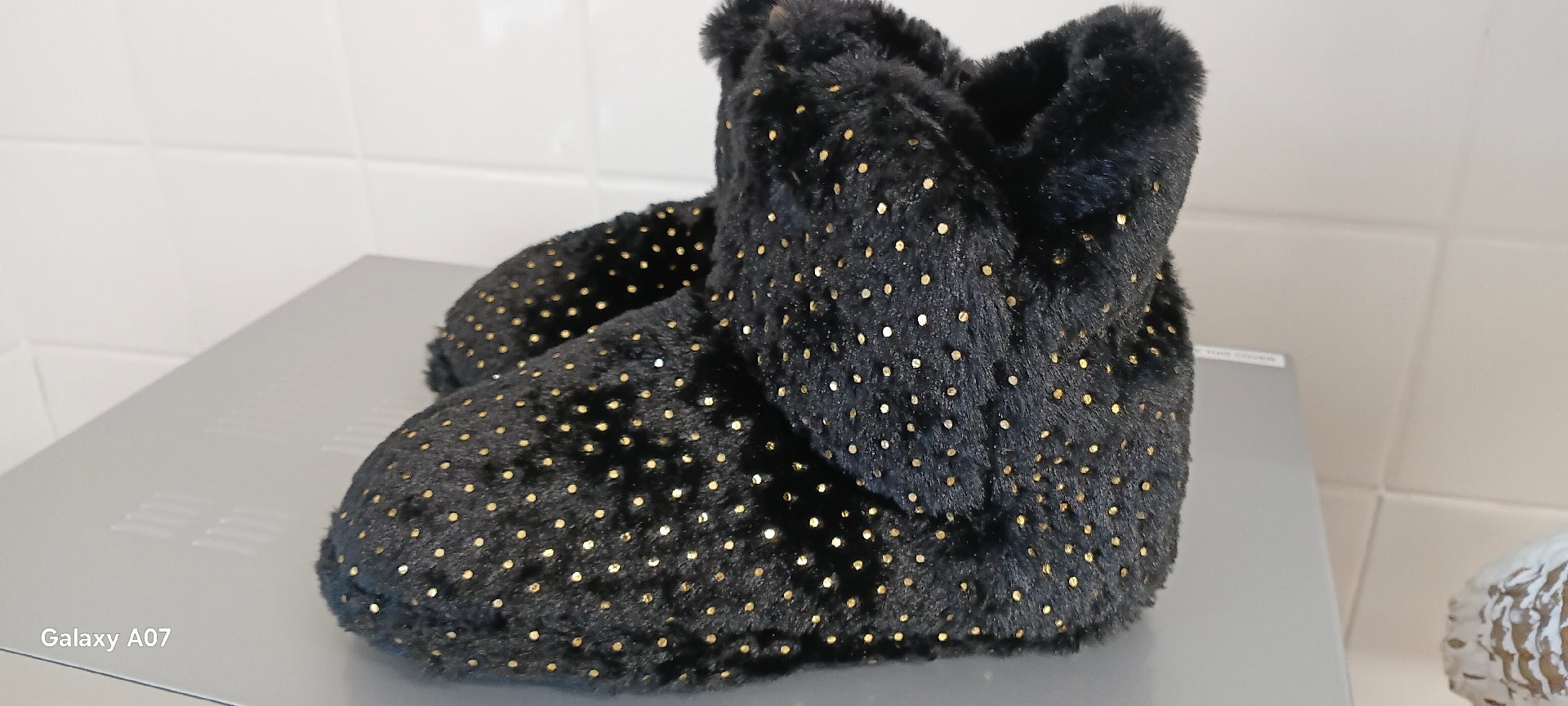 Pair of Ladies Black and Cream Fleece Lined Slipper Boots – Size 36/37, Unbranded, 36/37, Excellent condition — preloved on SilentSale®