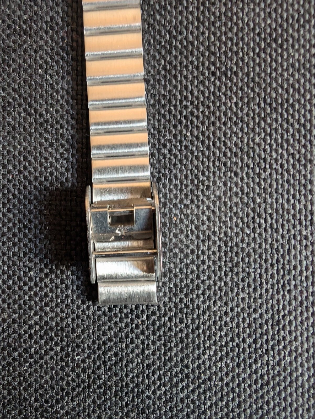 Jewelrywe women oval quartz watch - petit ladies silver analog wristwatch, Ladies, One Size, New condition — preloved on SilentSale®