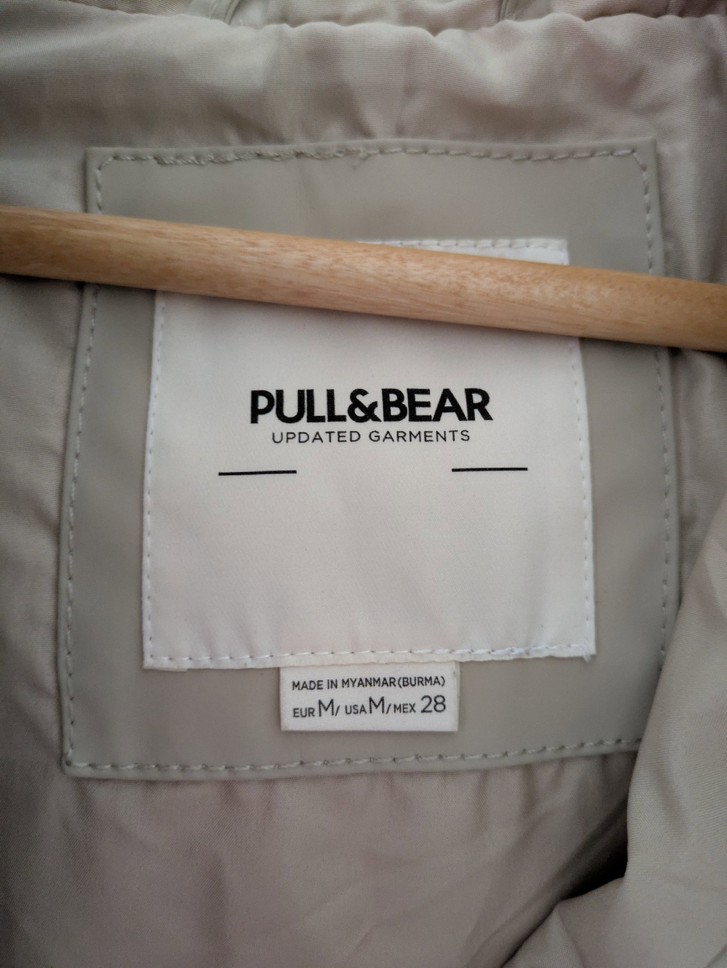 Beige Pull & Bear Puffer Jacket with Hood, Pull&Bear, M, Excellent condition — preloved on SilentSale®