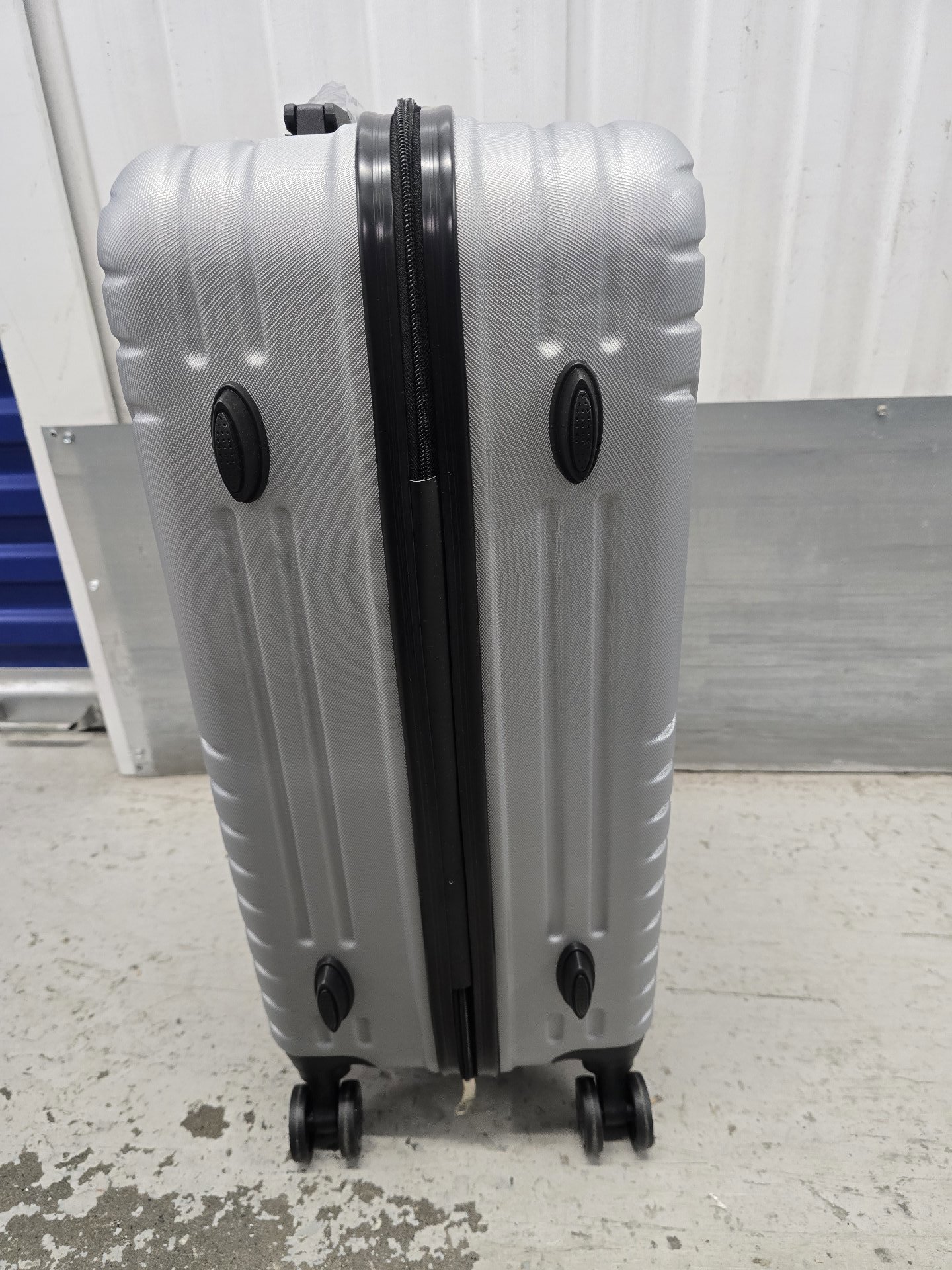 20 inche Supermoye Silver Hard Shell Suitcase with Wheels, supermoye, One Size, New condition — preloved on SilentSale®