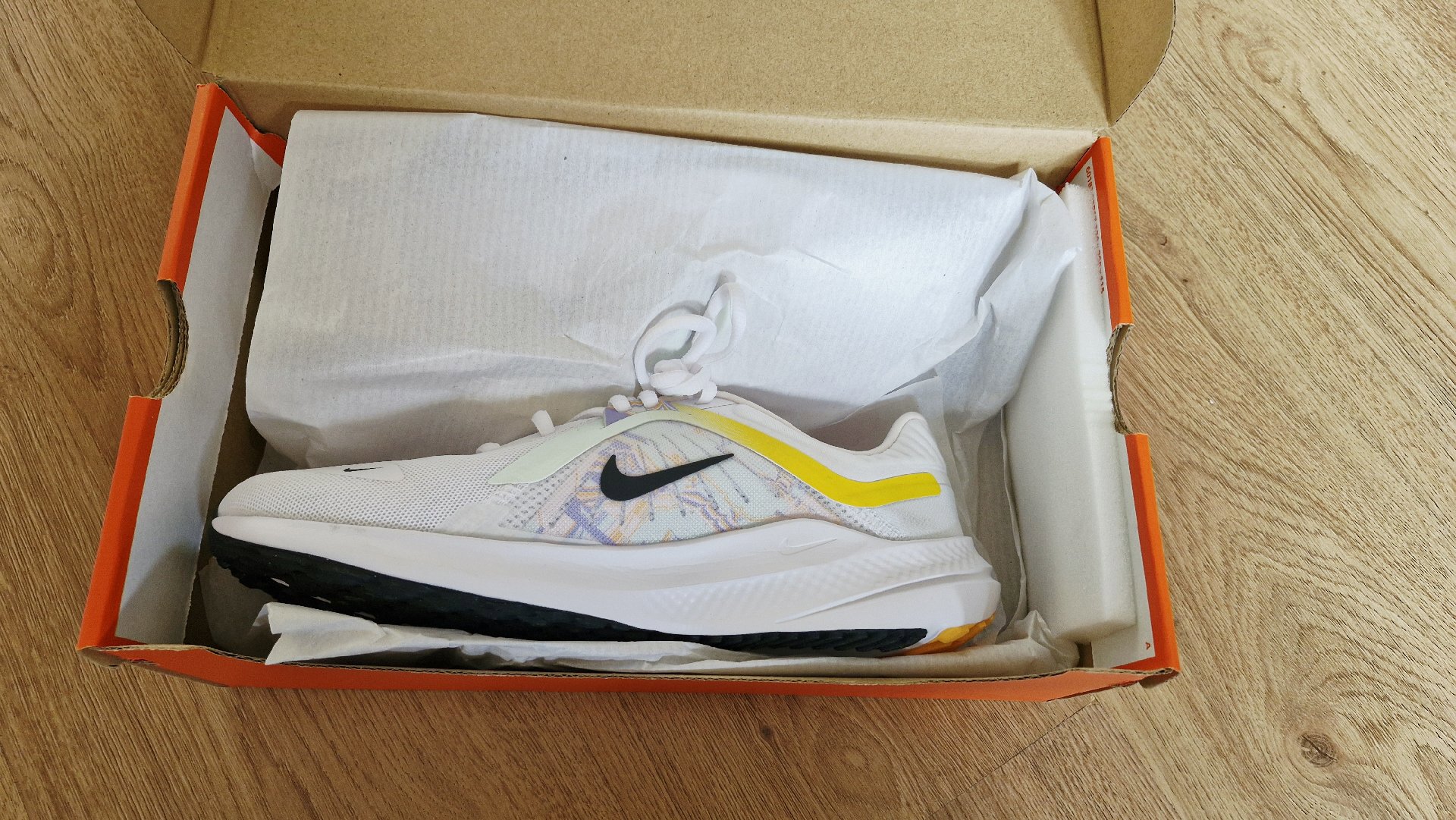 White Nike Women's Quest 5 PRM (Premium) Running Trainers New Size Uk 7.5 EU 42, Nike, 7.5, New condition — preloved on SilentSale®