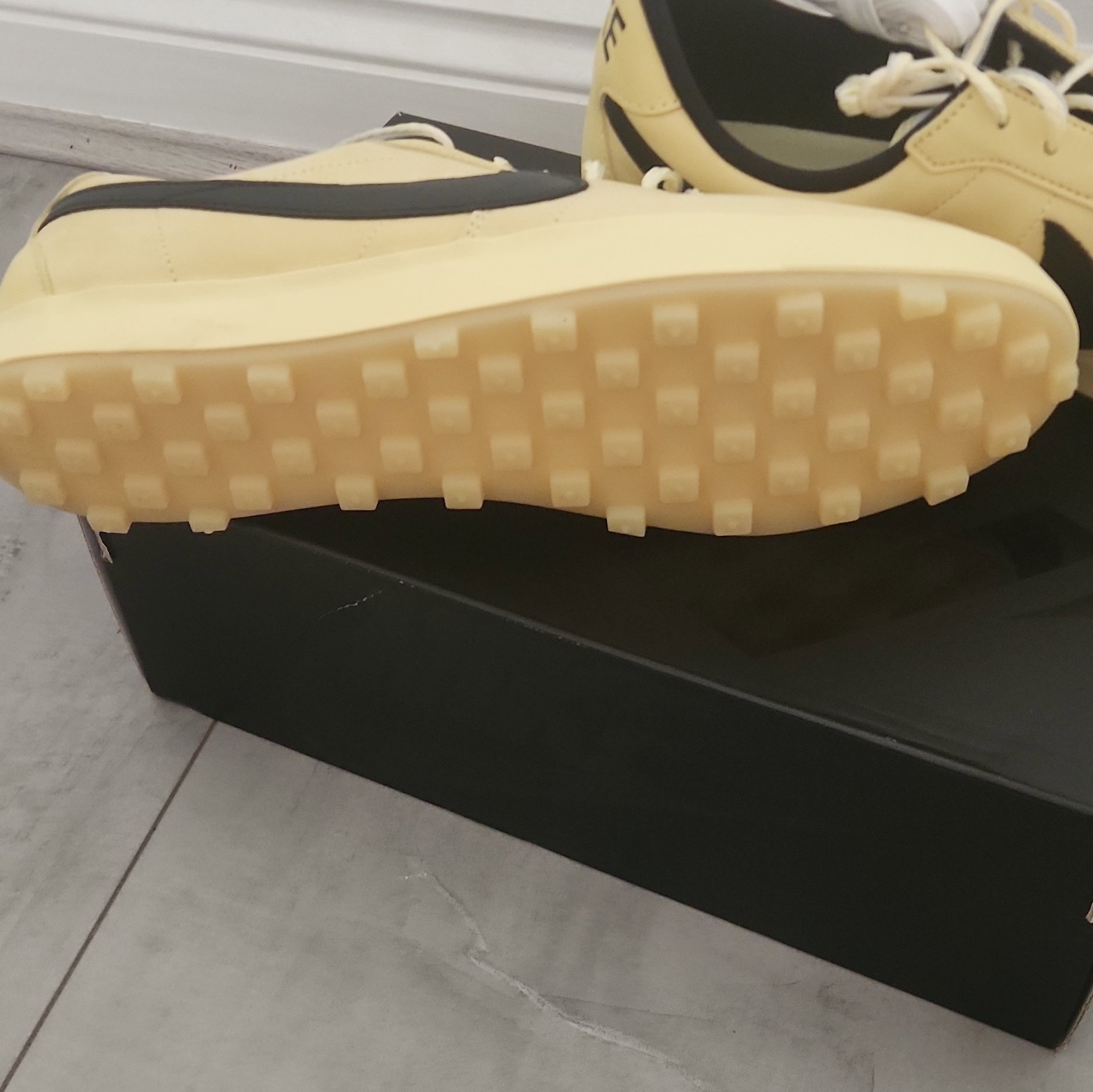 Nike Astro Grabber QS Soft Yellow Trainers UK 10, Nike, 10, Excellent condition — preloved on SilentSale®