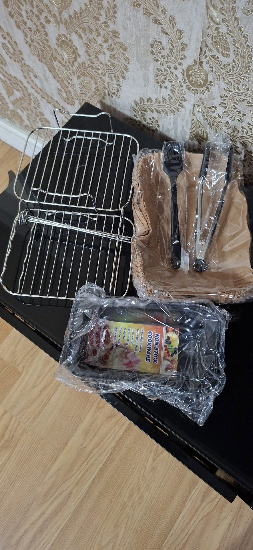 Air fryer Set with Cooling Racks, Non-Stick Loaf Tin, Tongs & Pastry Brush, Unbranded, Small, New condition — preloved on SilentSale®