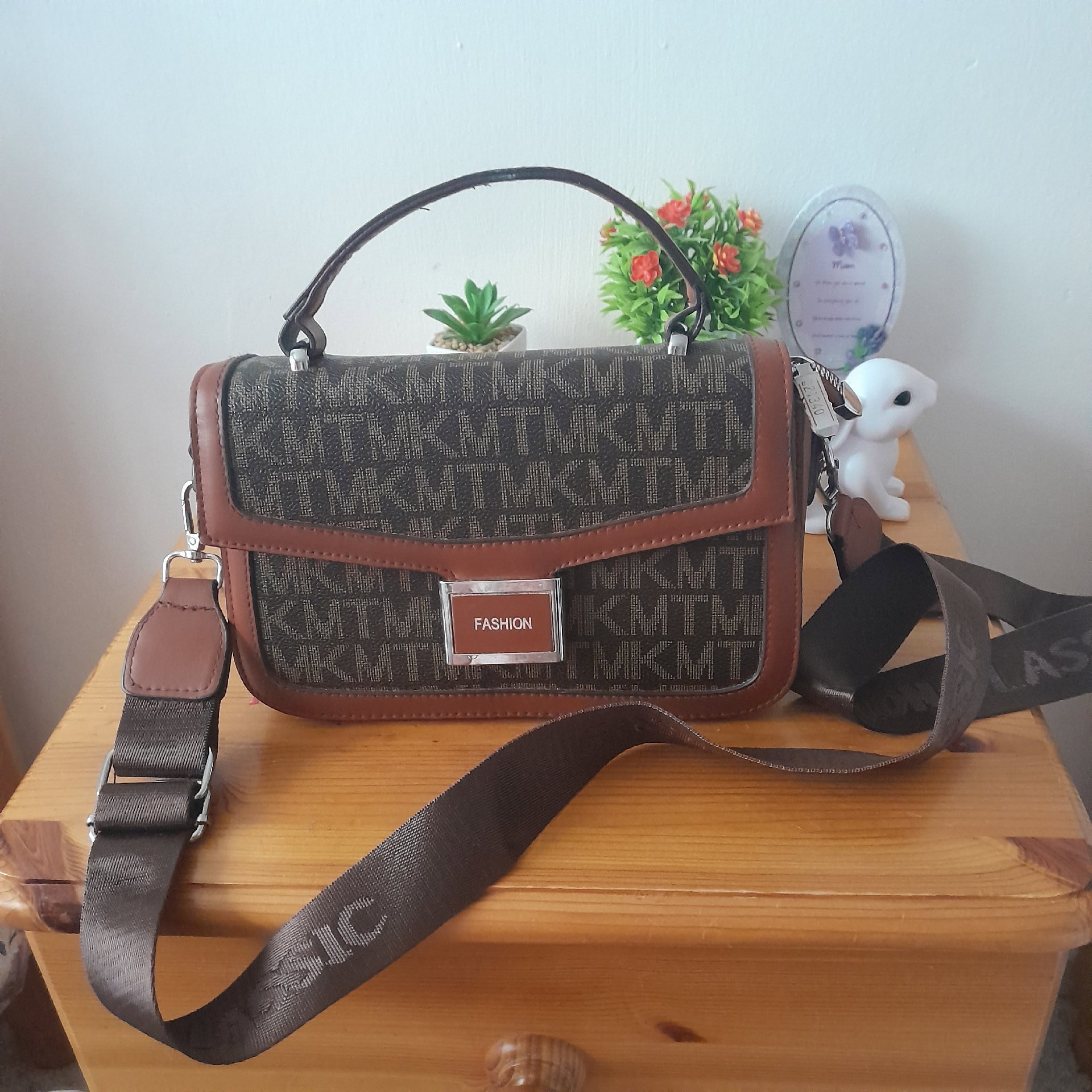 Ladies handbag , Ladies, Small, Excellent condition — preloved on SilentSale®