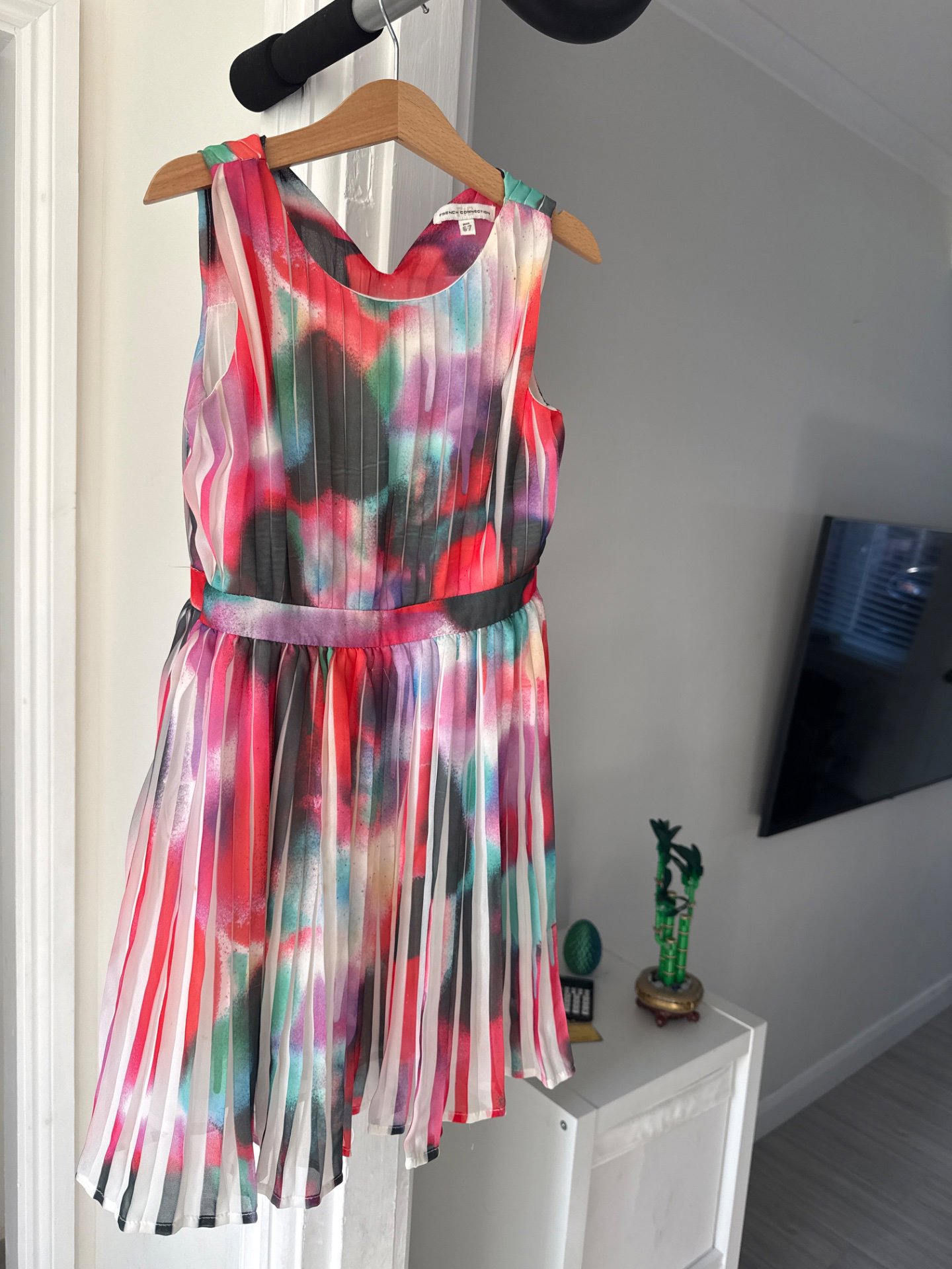 Colourful Pleated Sleeveless Dress – Size 10, French Connection, 7 years, Excellent condition — preloved on SilentSale®