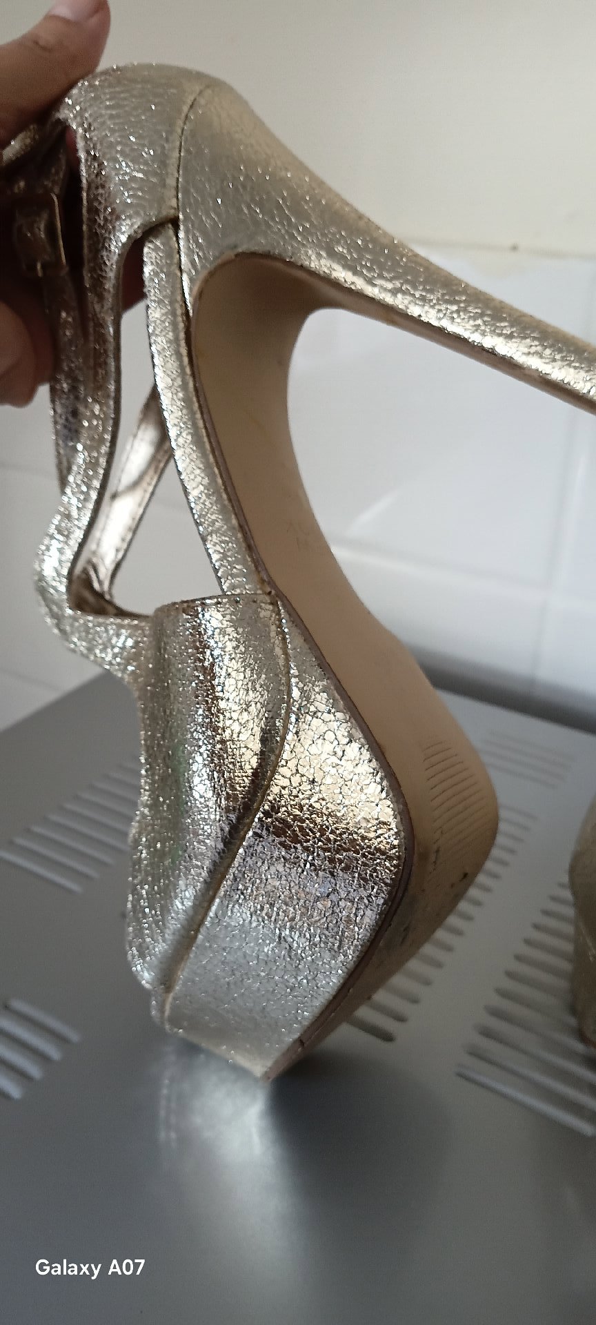 New Look Gold High Heel Platform Sandals – UK 6 / EU 39, New Look, 6, Excellent condition — preloved on SilentSale®