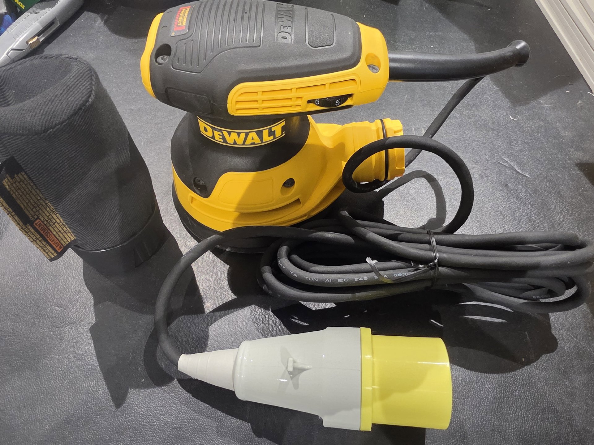 Dewalt Dwe6423 125mm Random Orbit Sander 280 Watt 110v, DeWalt, Medium, New condition — preloved on SilentSale®