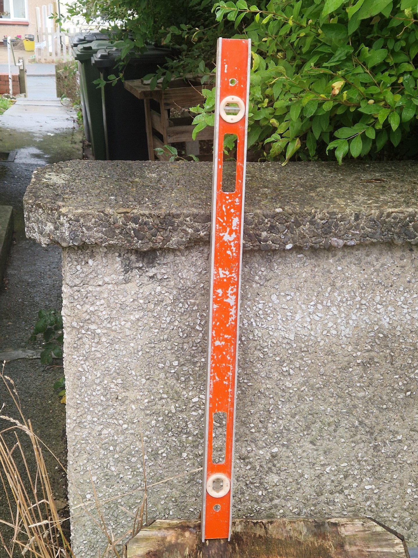 Vintage aluminum spirit level with orange finish, Vintage, Large, Excellent condition — preloved on SilentSale®