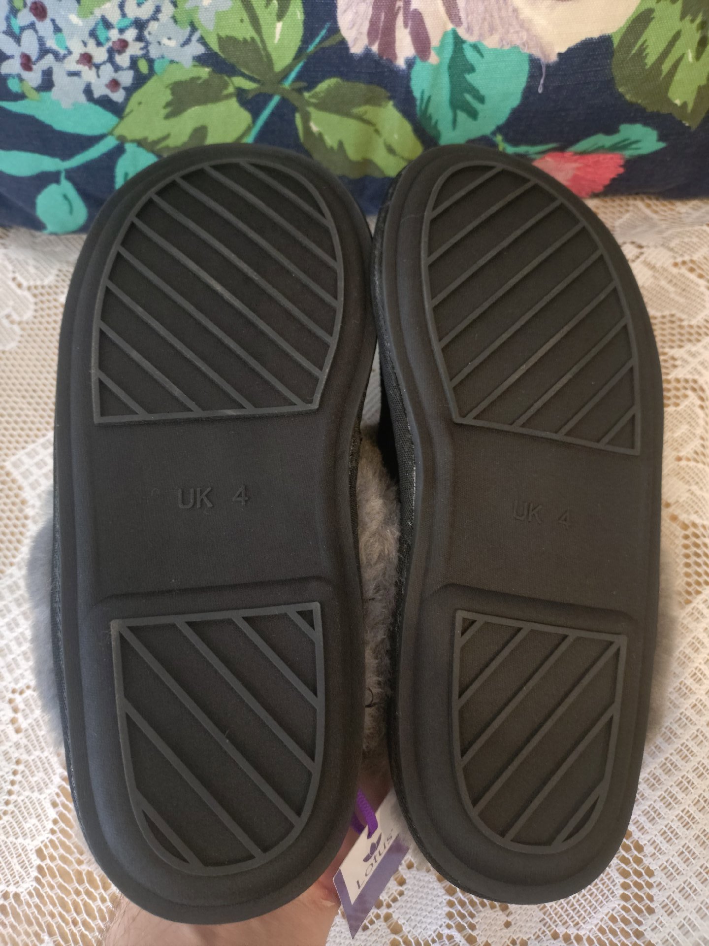  Lotus Loungewear Black Faux Fur Lined Slippers – UK 4, Lotus, 4, New condition — preloved on SilentSale®