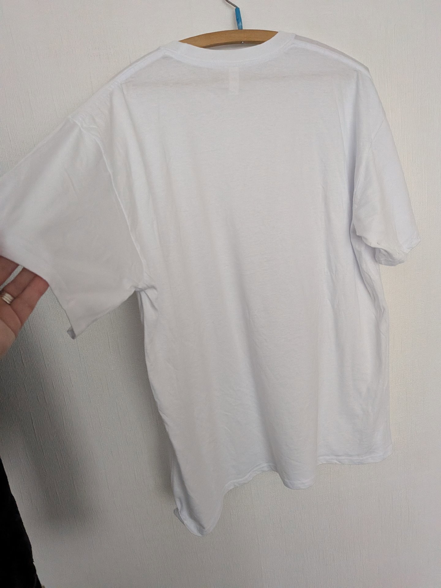 Harry styles kiss white XL t shirt , Casual Classics, XL, New condition — preloved on SilentSale®