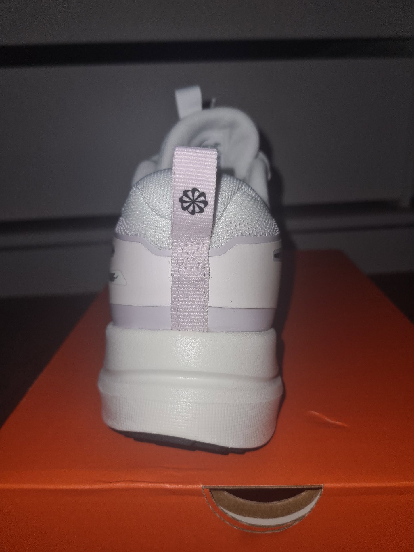 Nike White Running Trainers – UK 5.5 Youth, Nike, 6Y, Excellent condition — preloved on SilentSale®