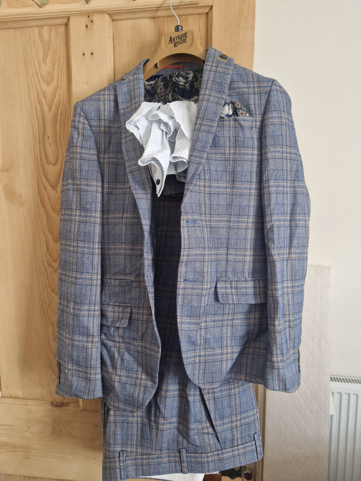 Men’s wedding suit, antique, 36S, Like New condition — preloved on SilentSale®