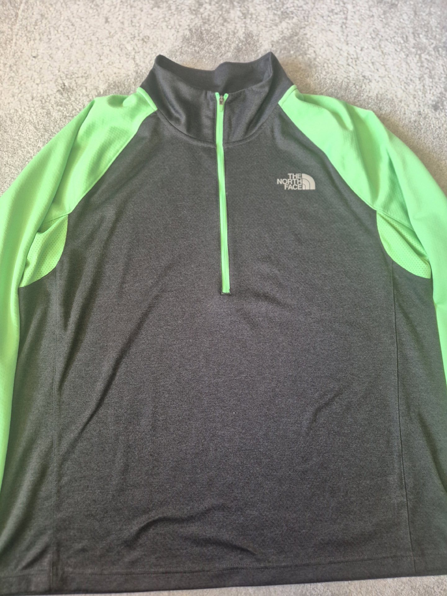 The North Face Grey and Green Half Zip Sports Top, The North Face, XL, Excellent condition — preloved on SilentSale®