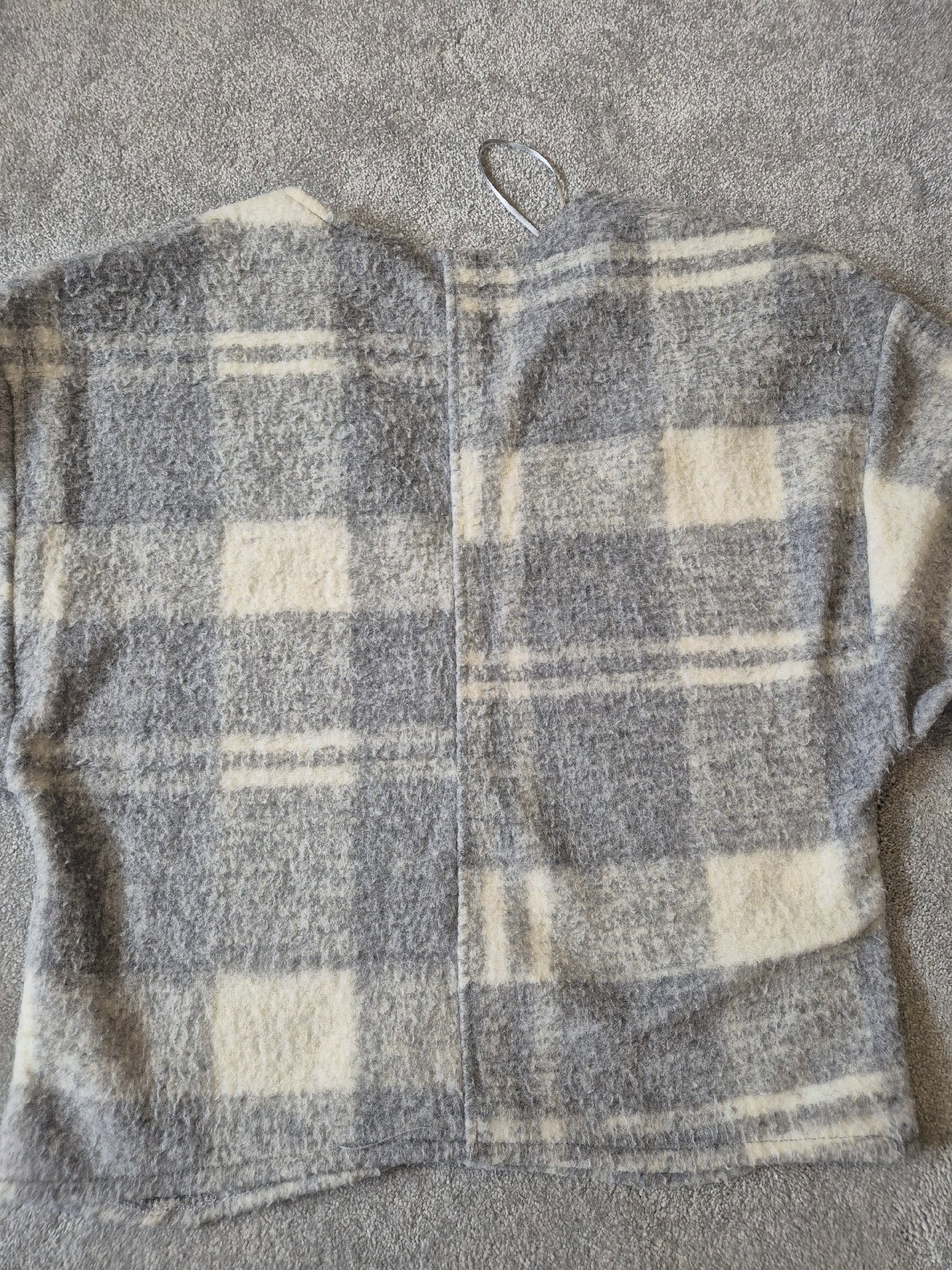 Zara Grey Check V-Neck Sweater Jumper – M, Zara, M, Good condition — preloved on SilentSale®
