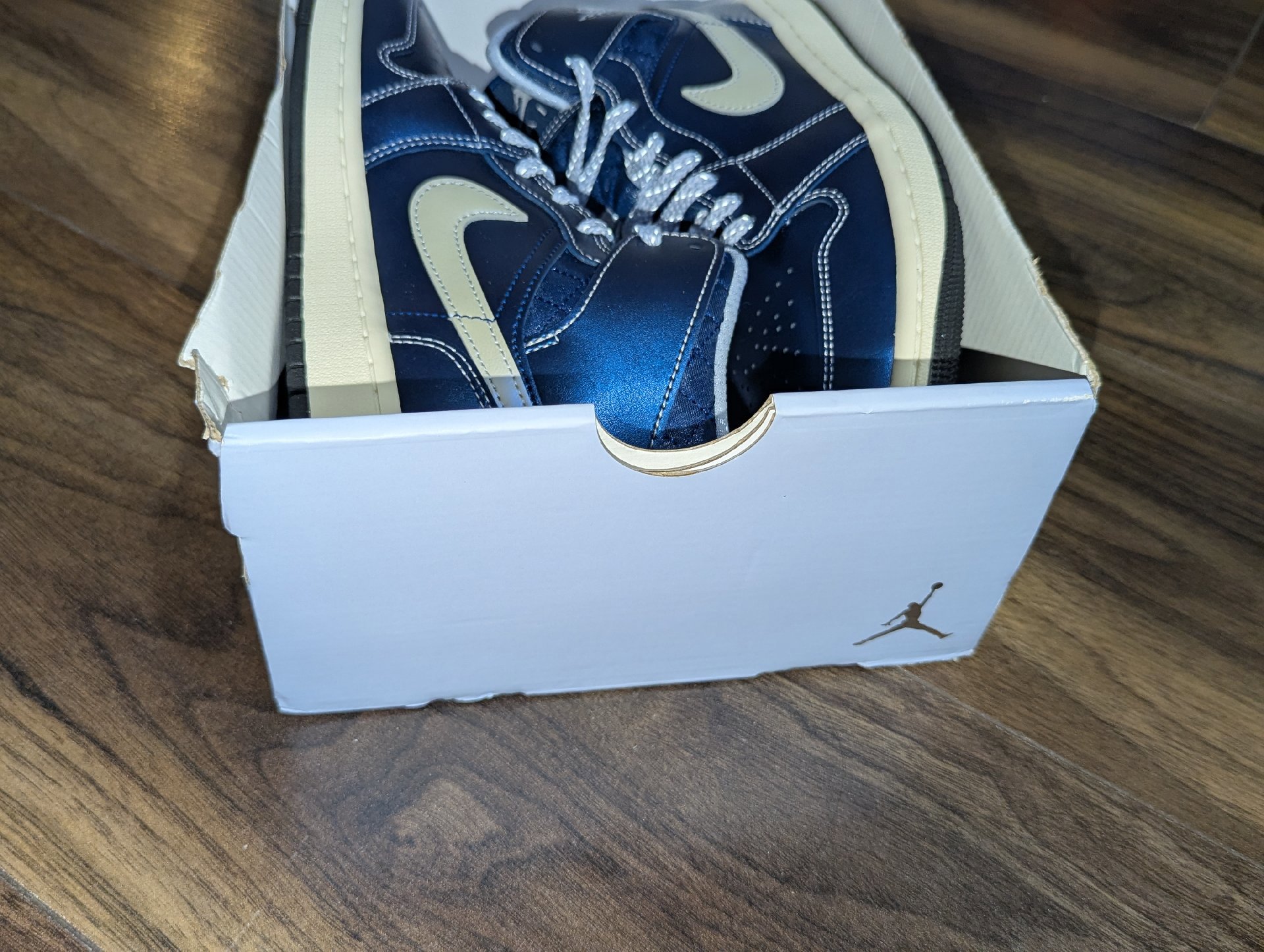 Air Jordan 1 Mid Navy Blue White Trainers – UK 5.5, Nike, 5.5, New condition — preloved on SilentSale®