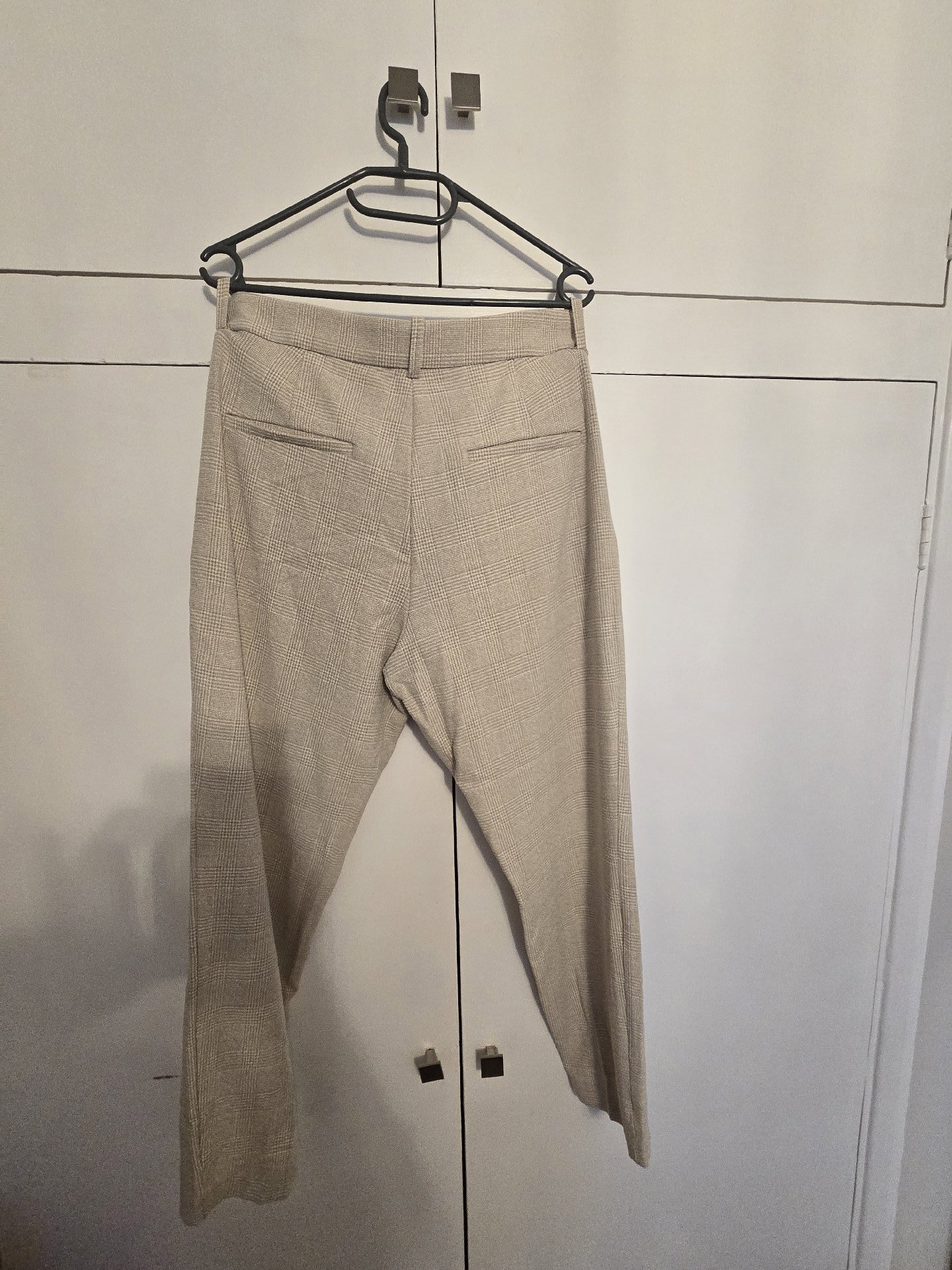 H&M Beige Checked Trousers – UK 14, H&M, 14, Excellent condition — preloved on SilentSale®